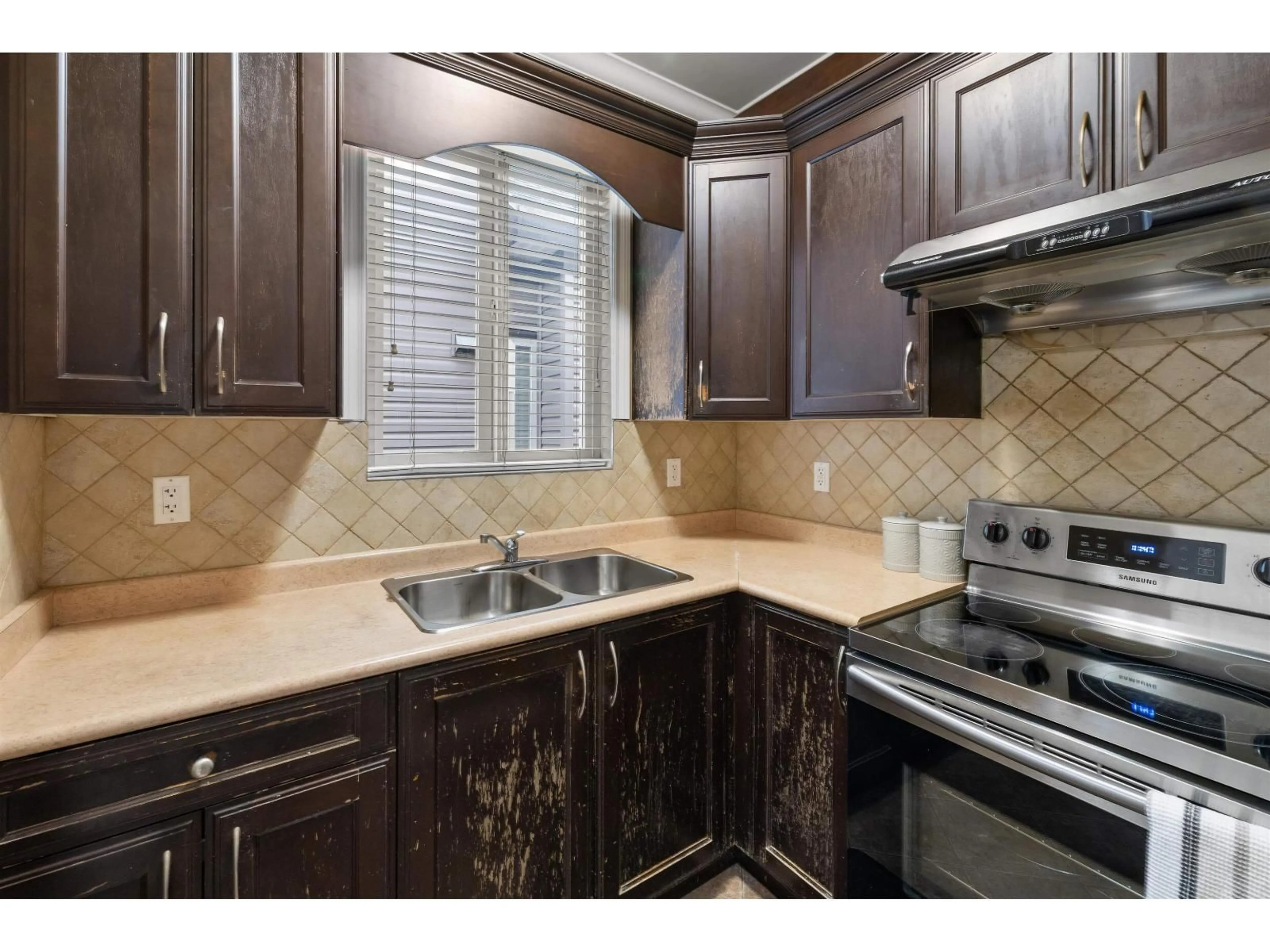 Standard kitchen, ceramic/tile floor for 14855 71 AVENUE, Surrey British Columbia V3S0X3