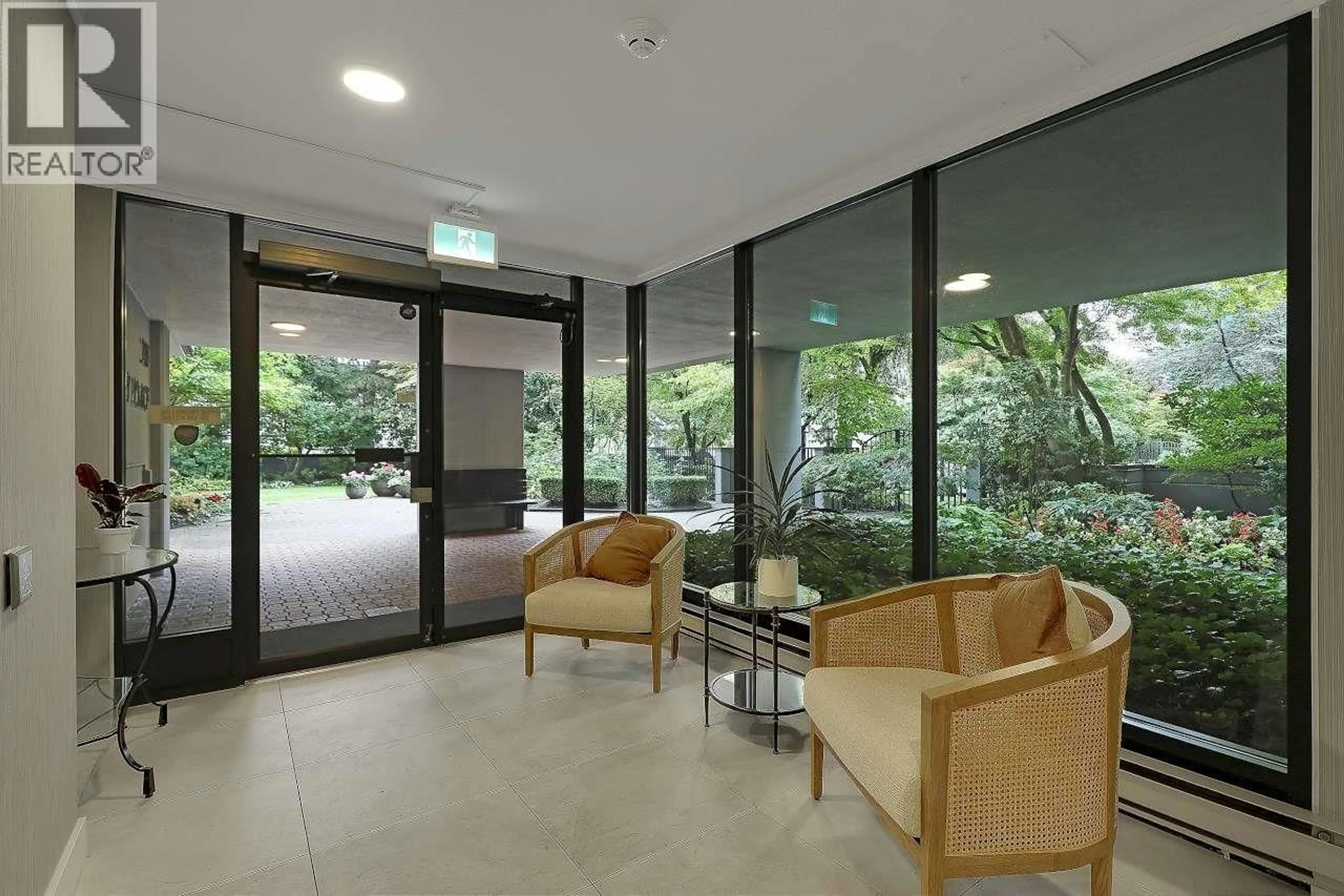 Lobby for 1202 - 2115 40TH AVENUE, Vancouver British Columbia V6M1W4