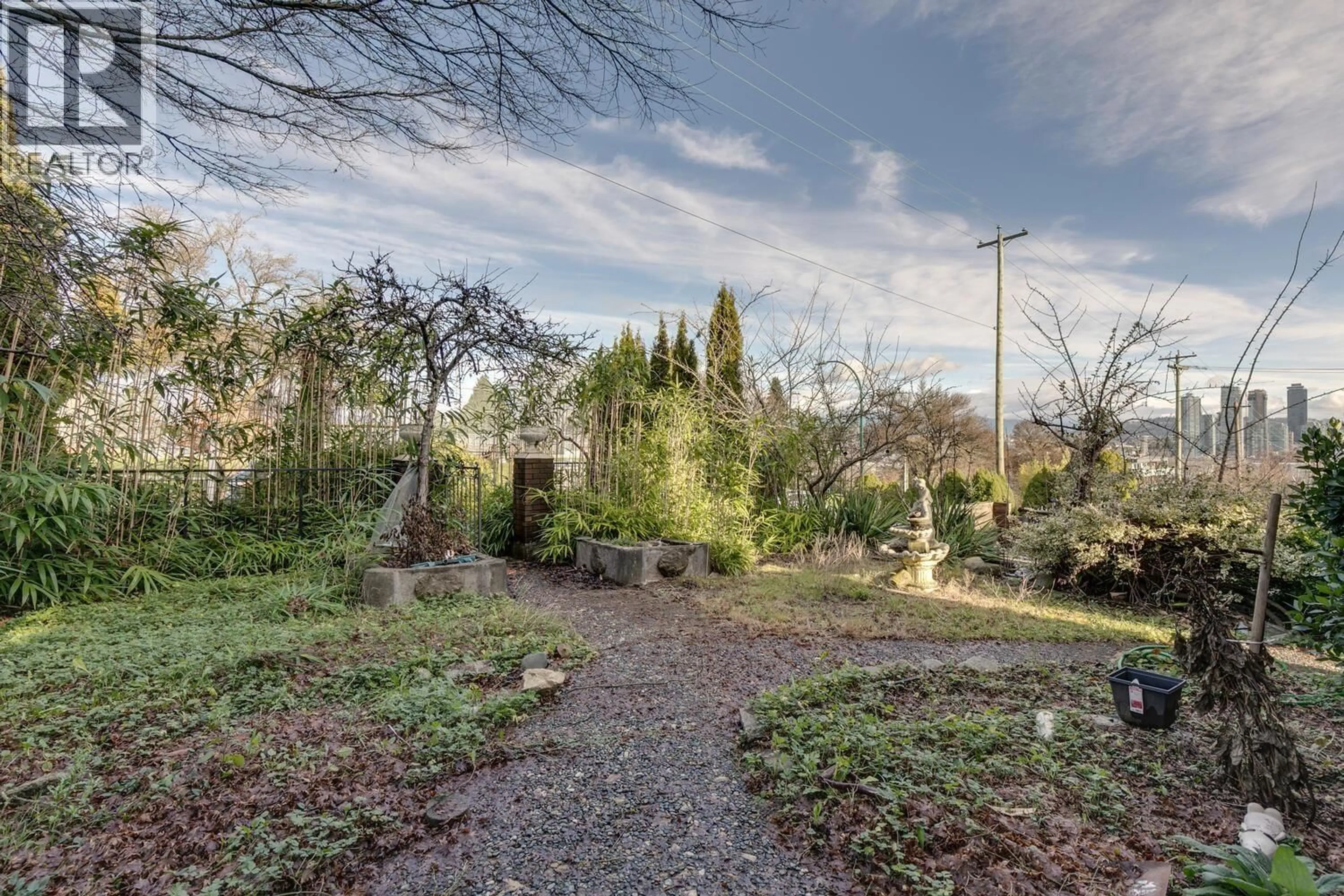 A pic from outside/outdoor area/front of a property/back of a property/a pic from drone, forest/trees view for 3254 5TH AVENUE, Vancouver British Columbia V5M1P3