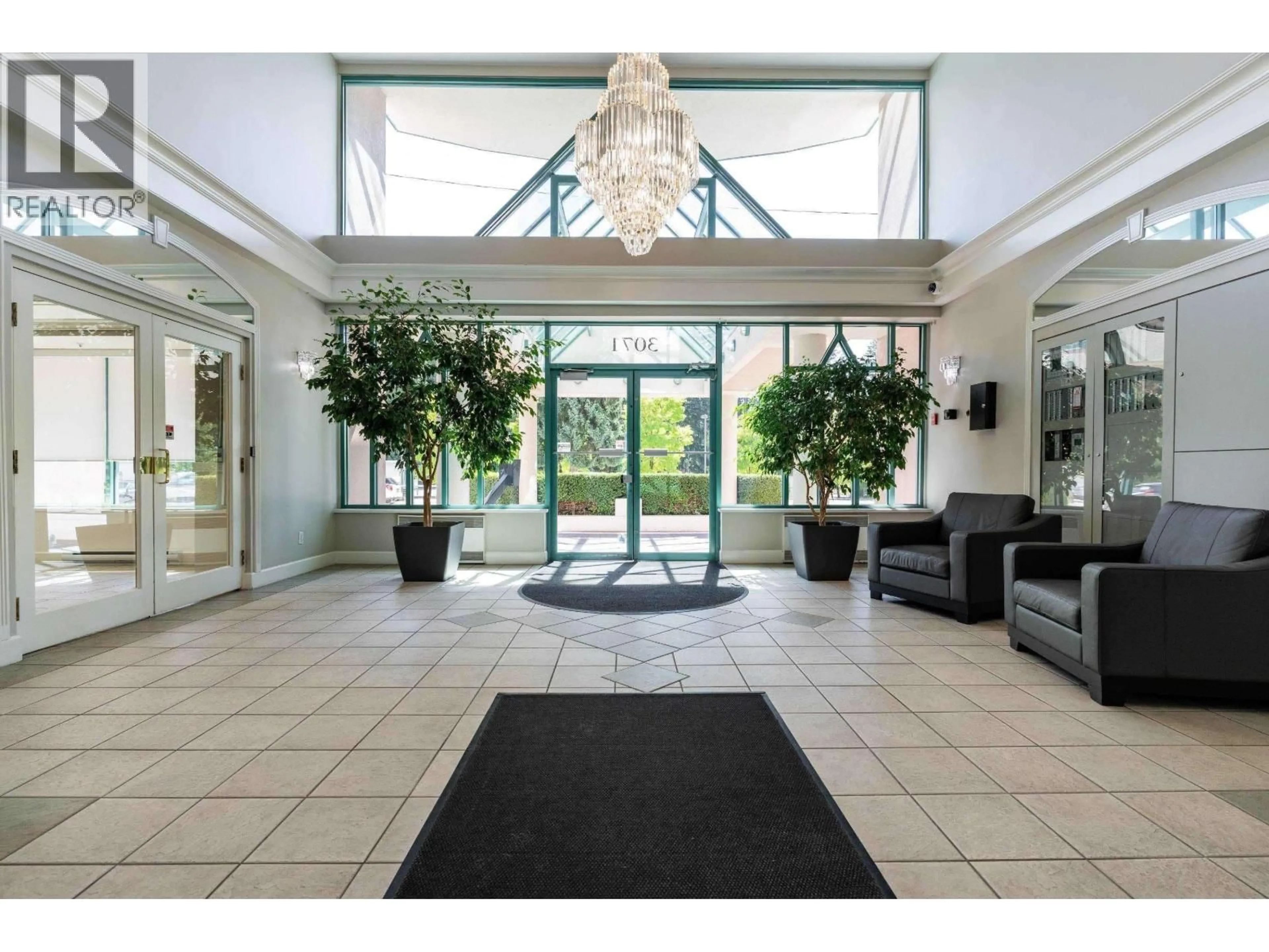 Indoor foyer for 1605 - 3071 GLEN DRIVE, Coquitlam British Columbia V3B7R1
