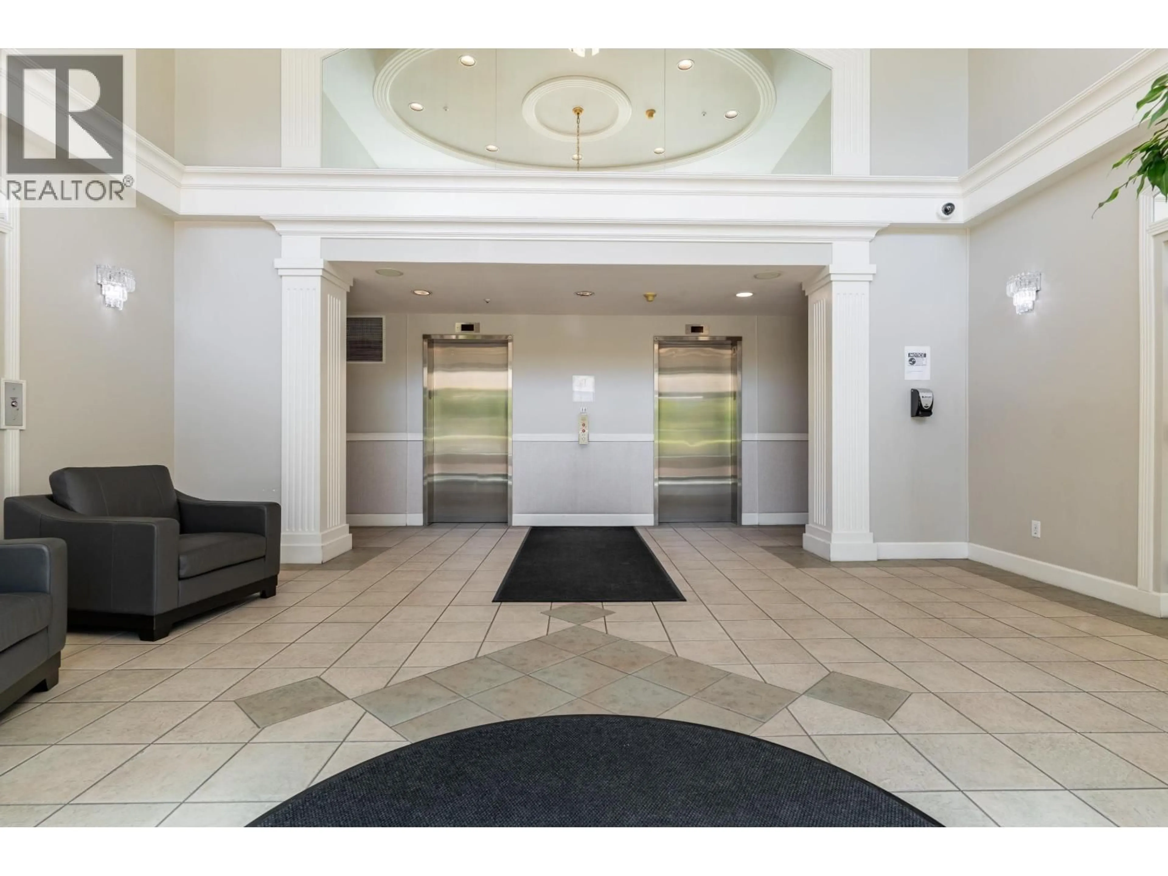 Indoor foyer for 1605 - 3071 GLEN DRIVE, Coquitlam British Columbia V3B7R1