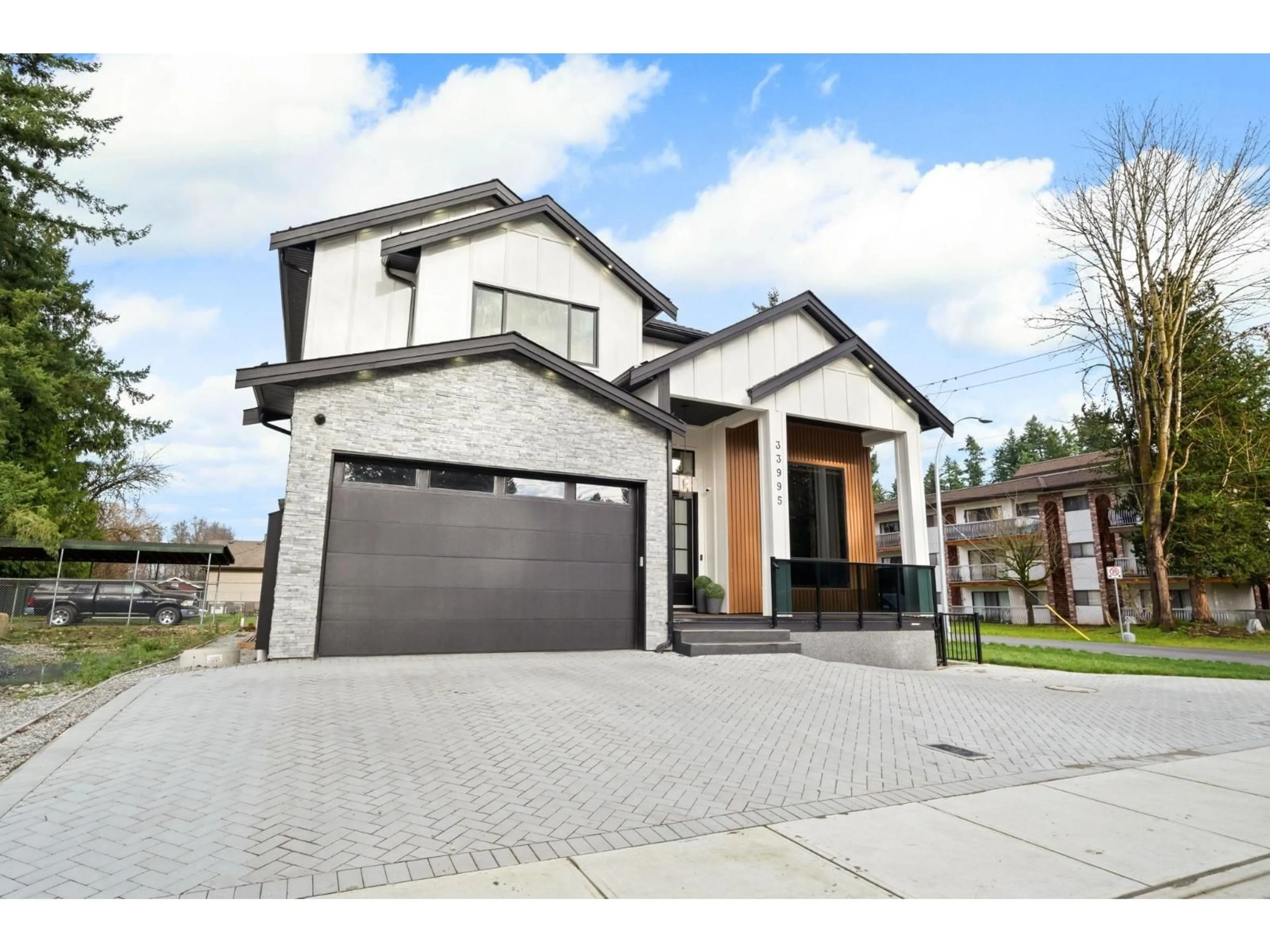 Home with brick exterior material, street for 33995 WALNUT AVENUE, Abbotsford British Columbia V2S2S6