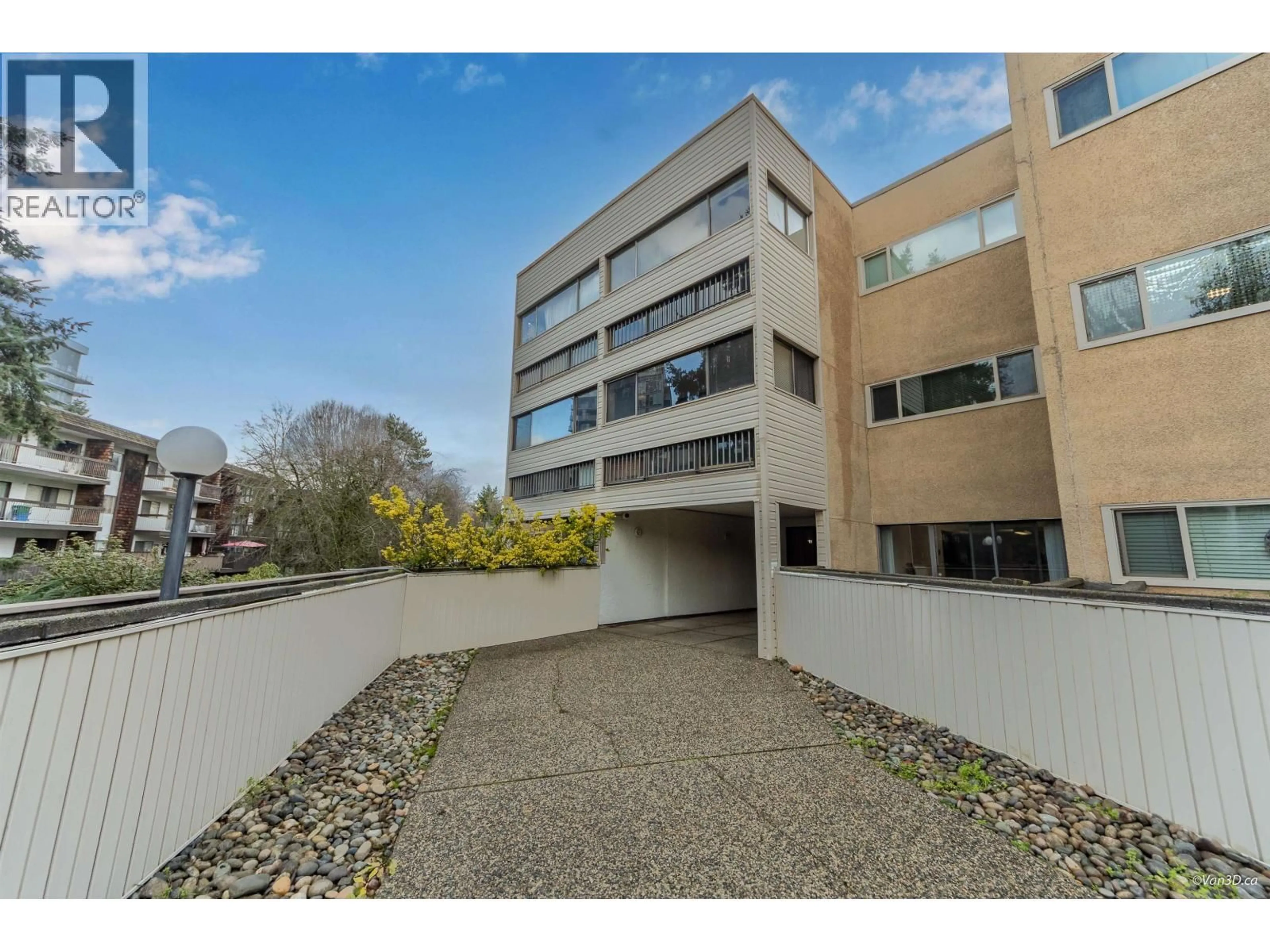 A pic from outside/outdoor area/front of a property/back of a property/a pic from drone, building for 306 - 8291 PARK ROAD, Richmond British Columbia V6Y1T3