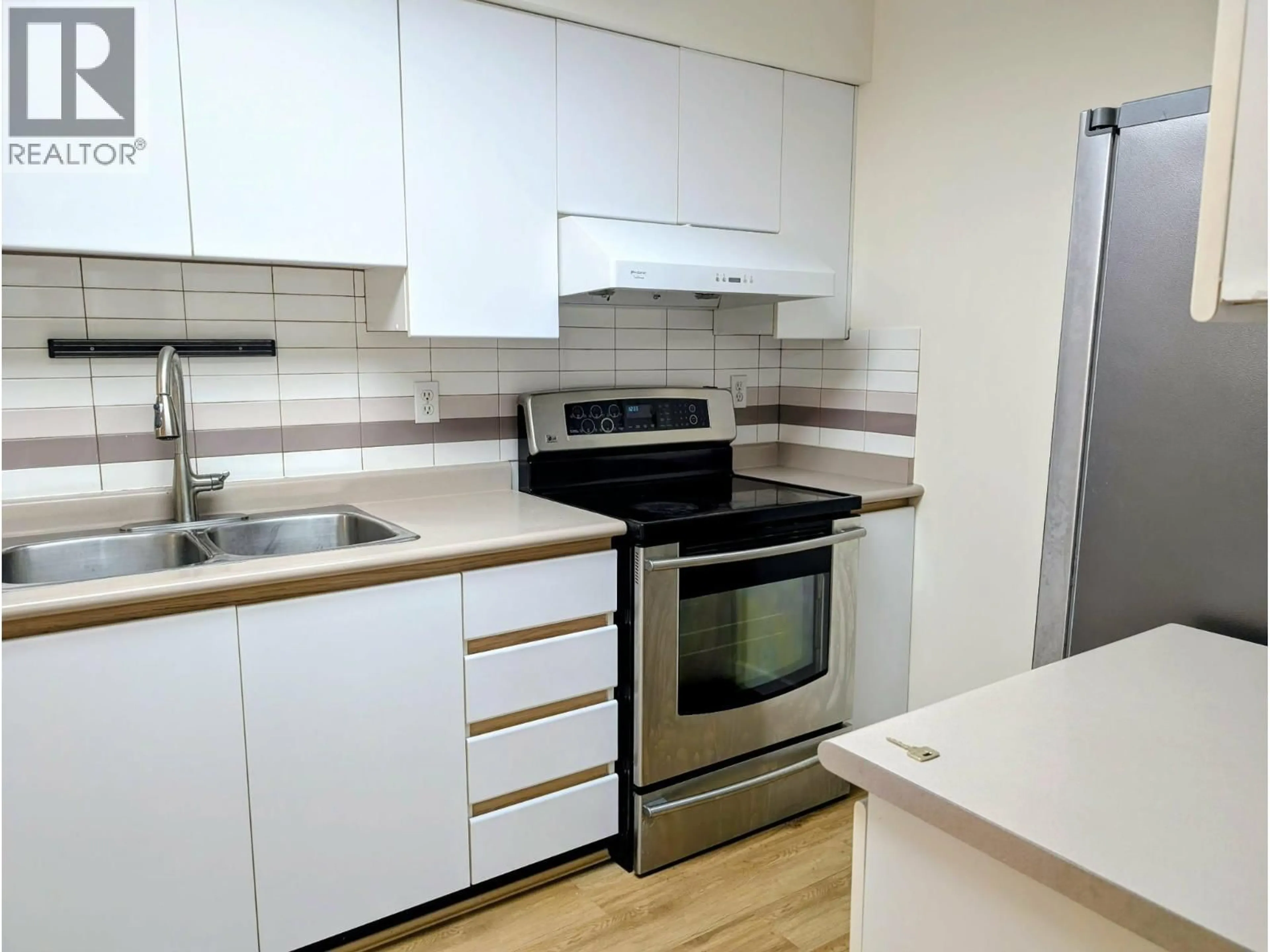 Standard kitchen, wood/laminate floor for 108 - 5488 ARCADIA ROAD, Richmond British Columbia V6X2G9