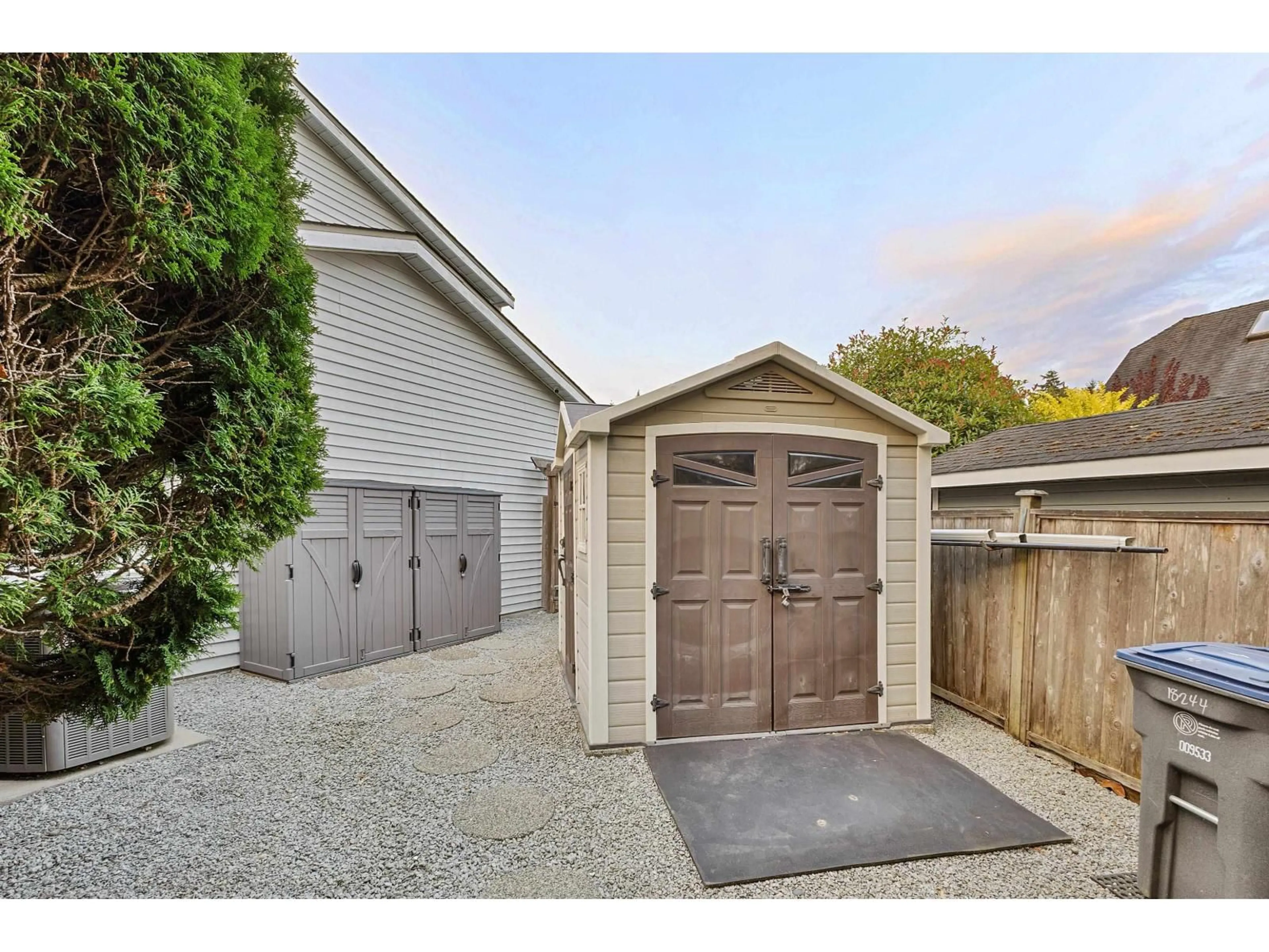 Indoor garage for 18244 54 AVENUE, Surrey British Columbia V3S7Z1
