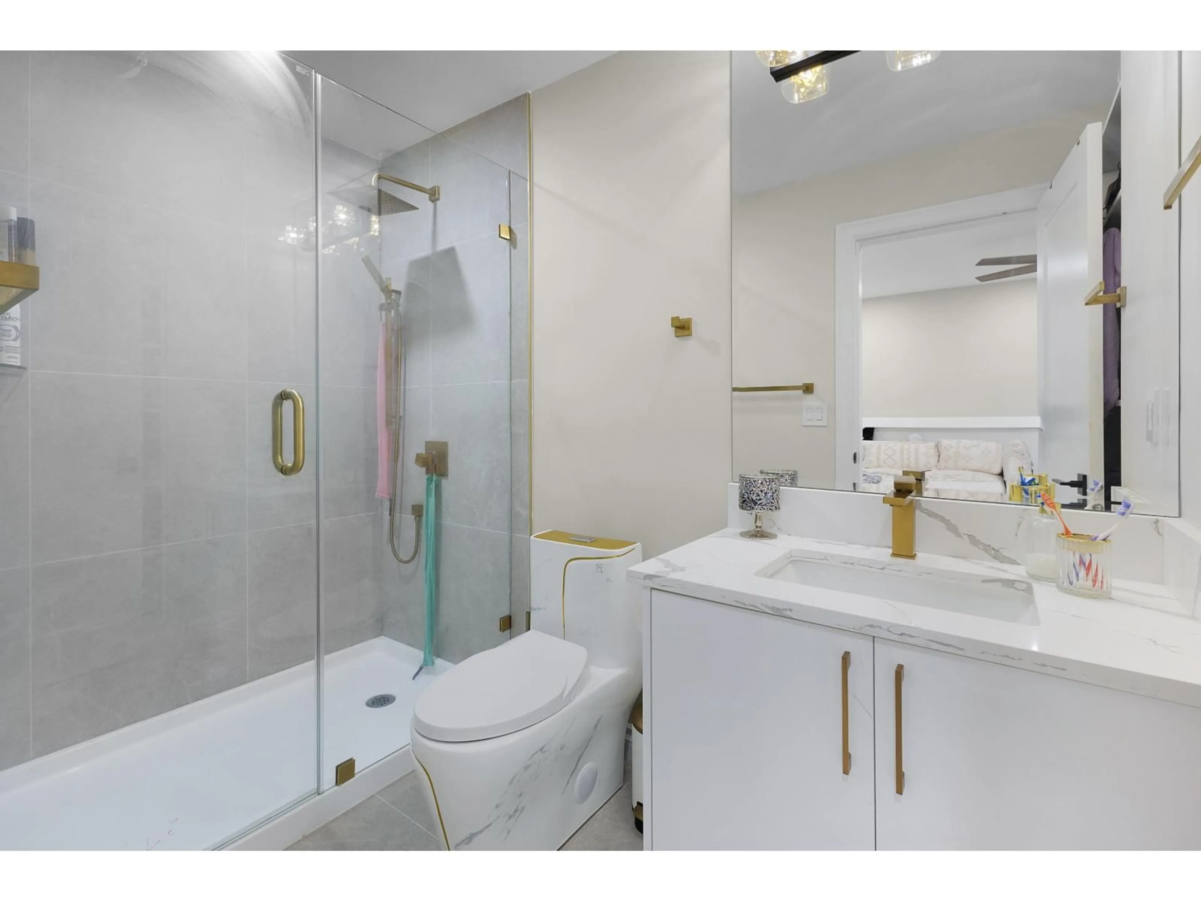 Standard bathroom, ceramic/tile floor for 18244 54 AVENUE, Surrey British Columbia V3S7Z1