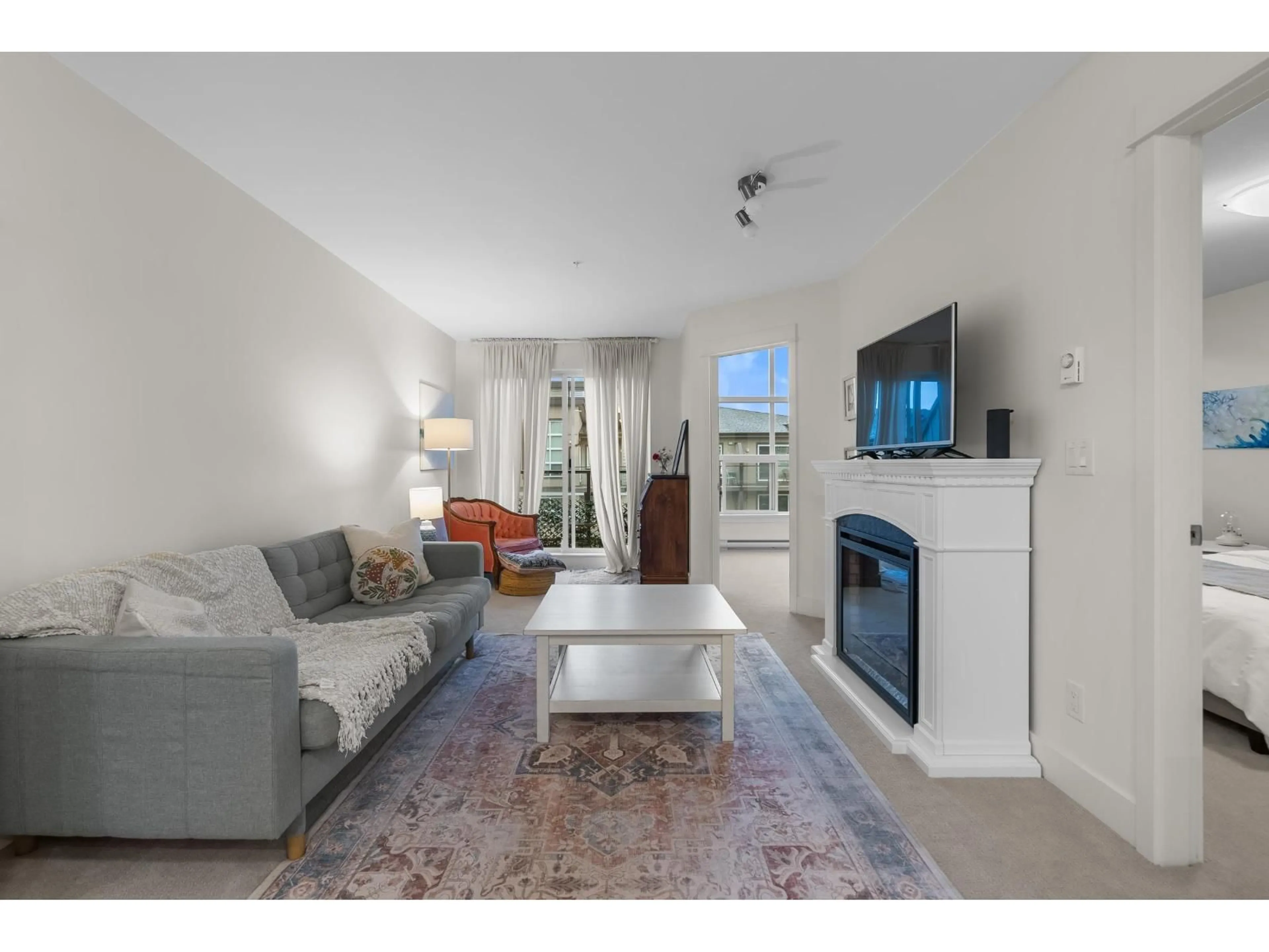 Living room with furniture, unknown for 419 - 30515 CARDINAL AVENUE, Abbotsford British Columbia V2T0A8