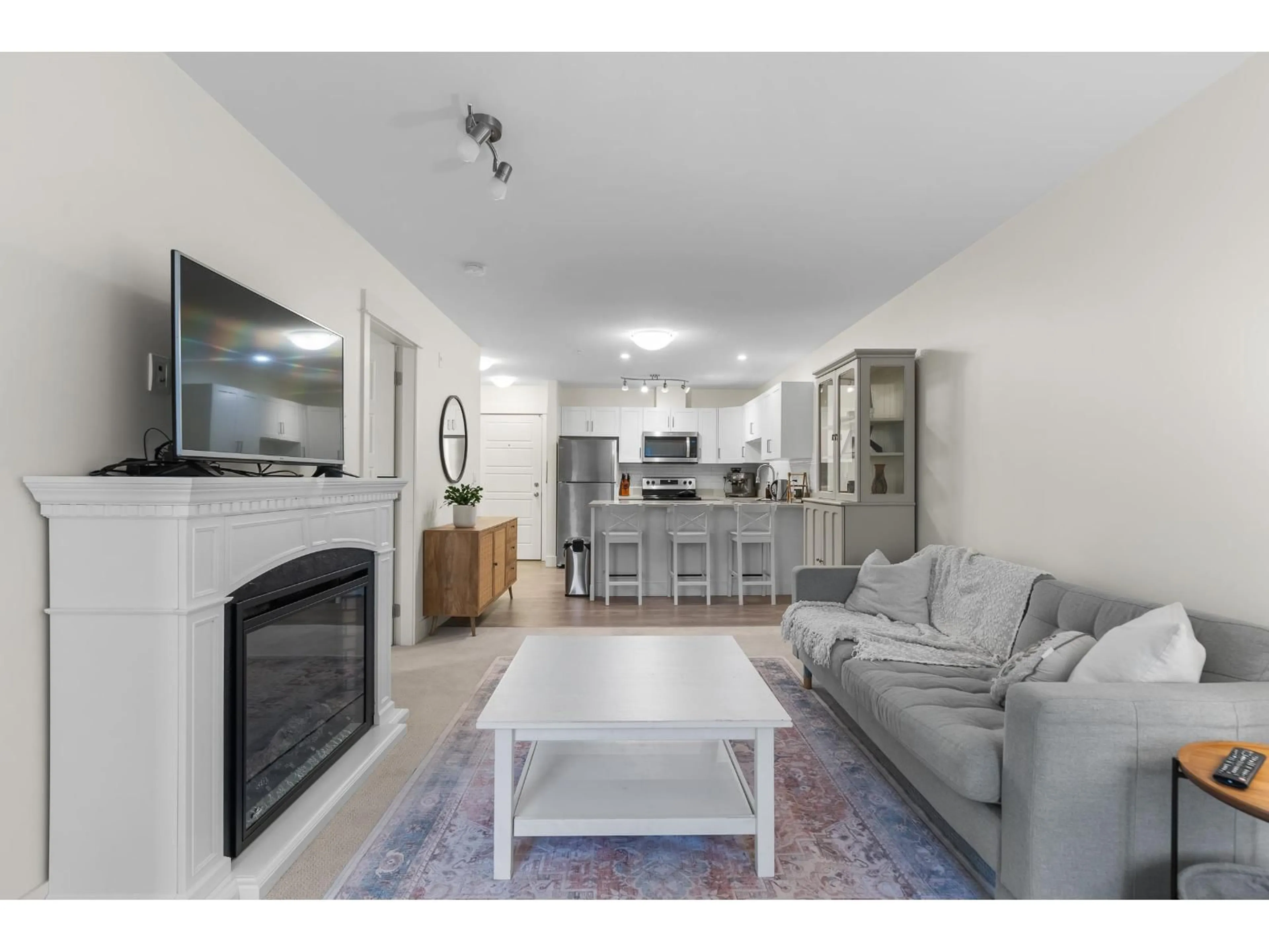 Living room with furniture, unknown for 419 - 30515 CARDINAL AVENUE, Abbotsford British Columbia V2T0A8