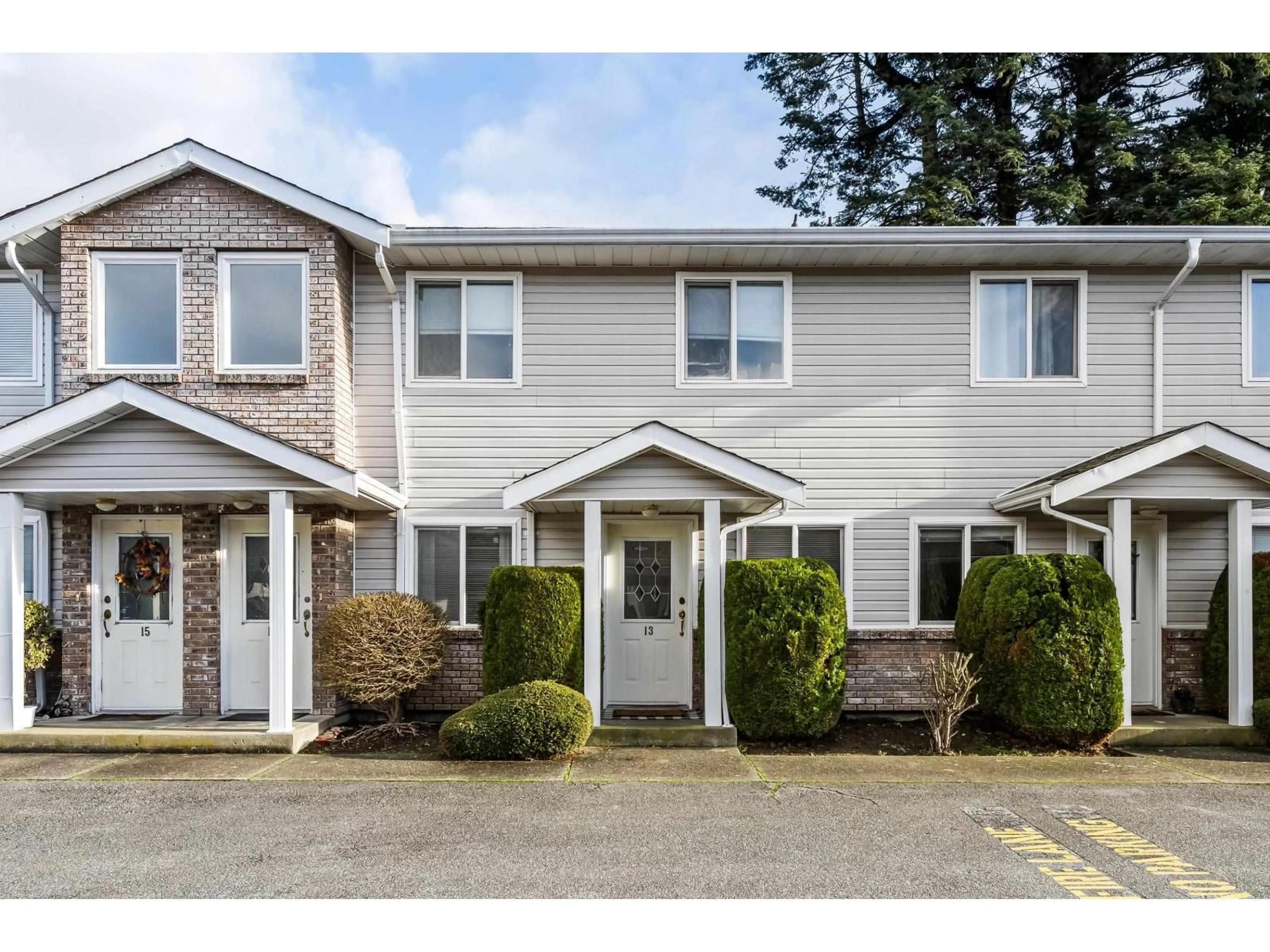 Home with vinyl exterior material, street for 13 - 46735 YALE ROAD, Chilliwack British Columbia V2P2S3