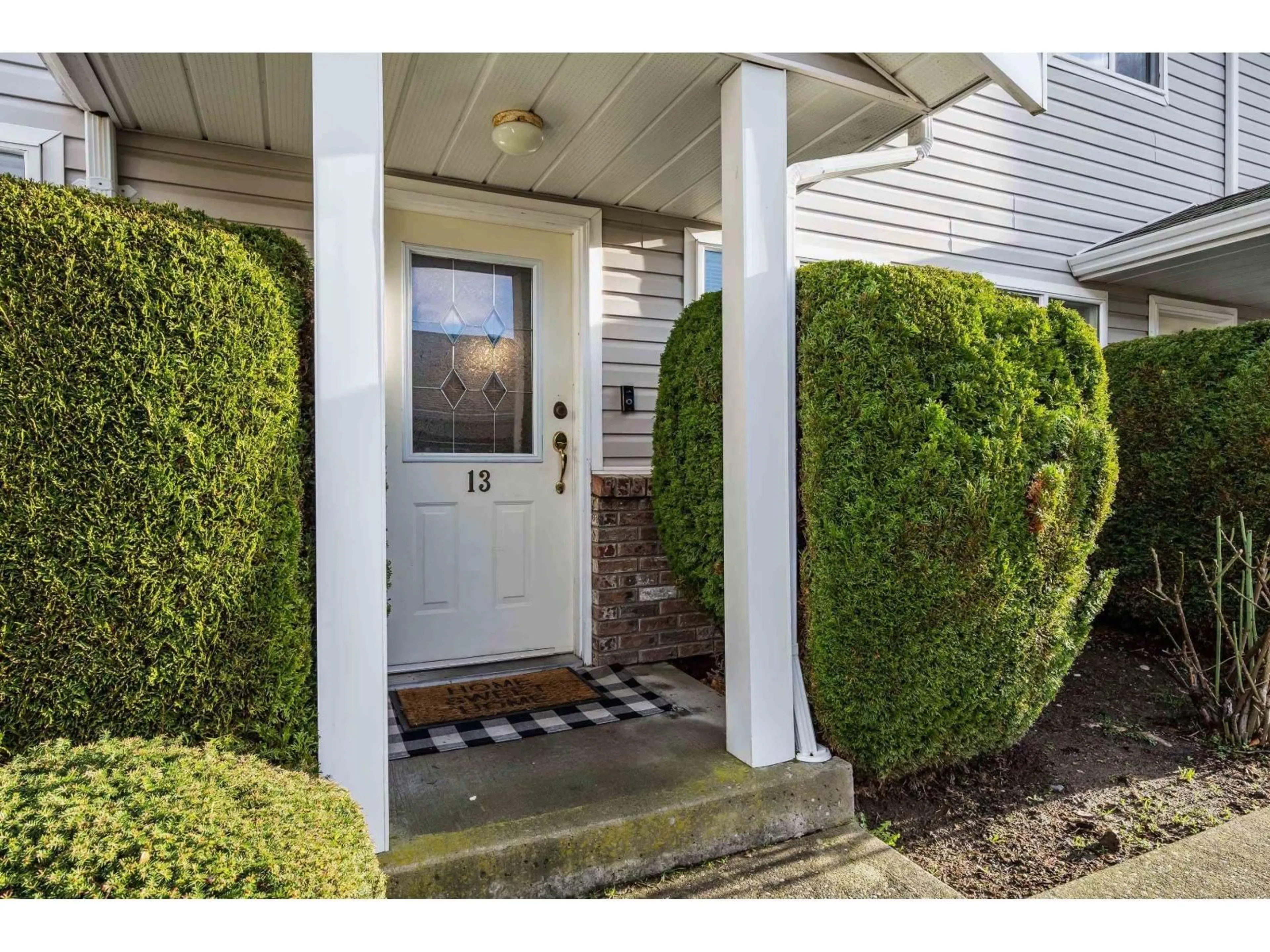 Indoor entryway for 13 - 46735 YALE ROAD, Chilliwack British Columbia V2P2S3
