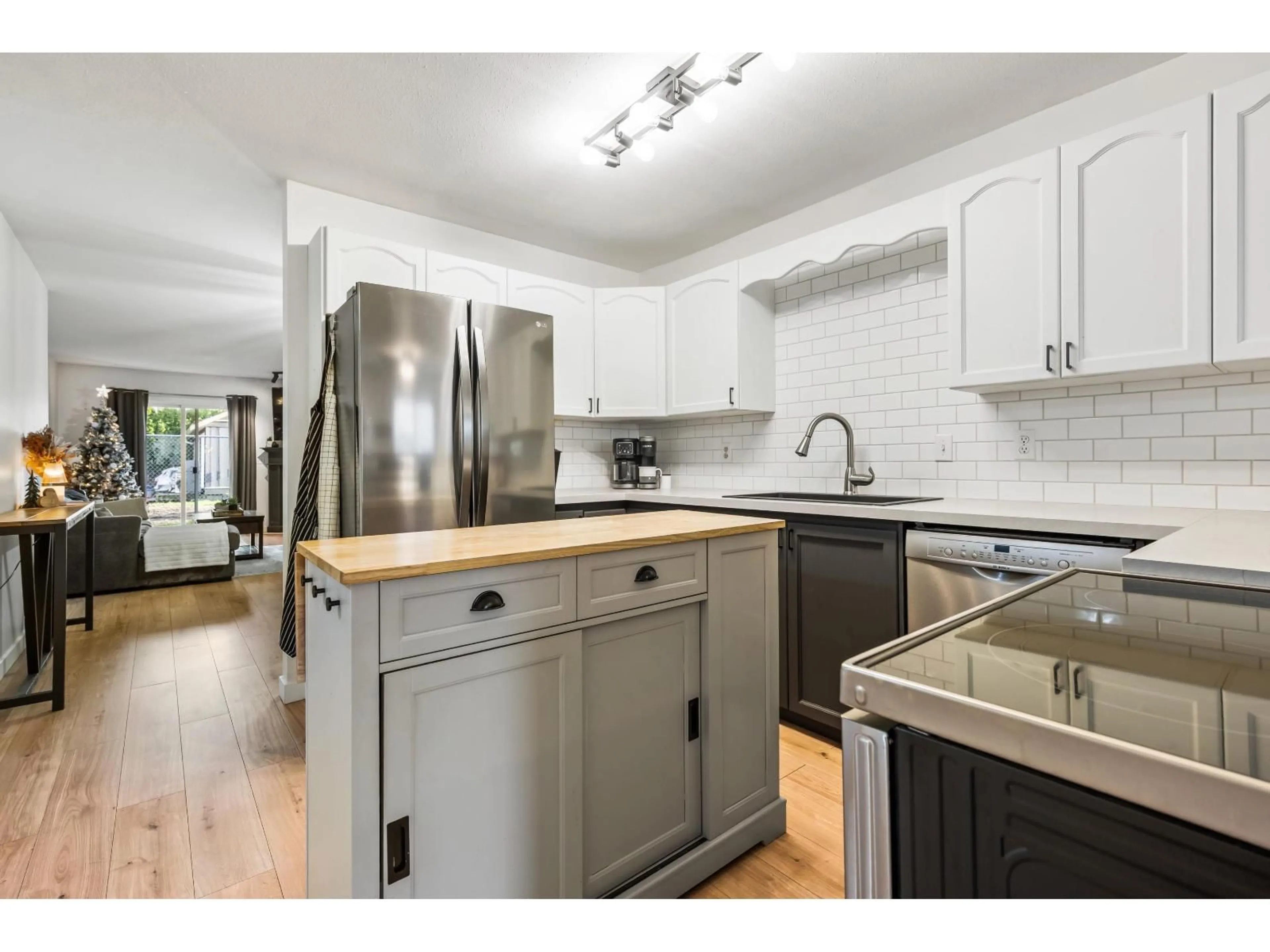 Open concept kitchen, unknown for 13 - 46735 YALE ROAD, Chilliwack British Columbia V2P2S3
