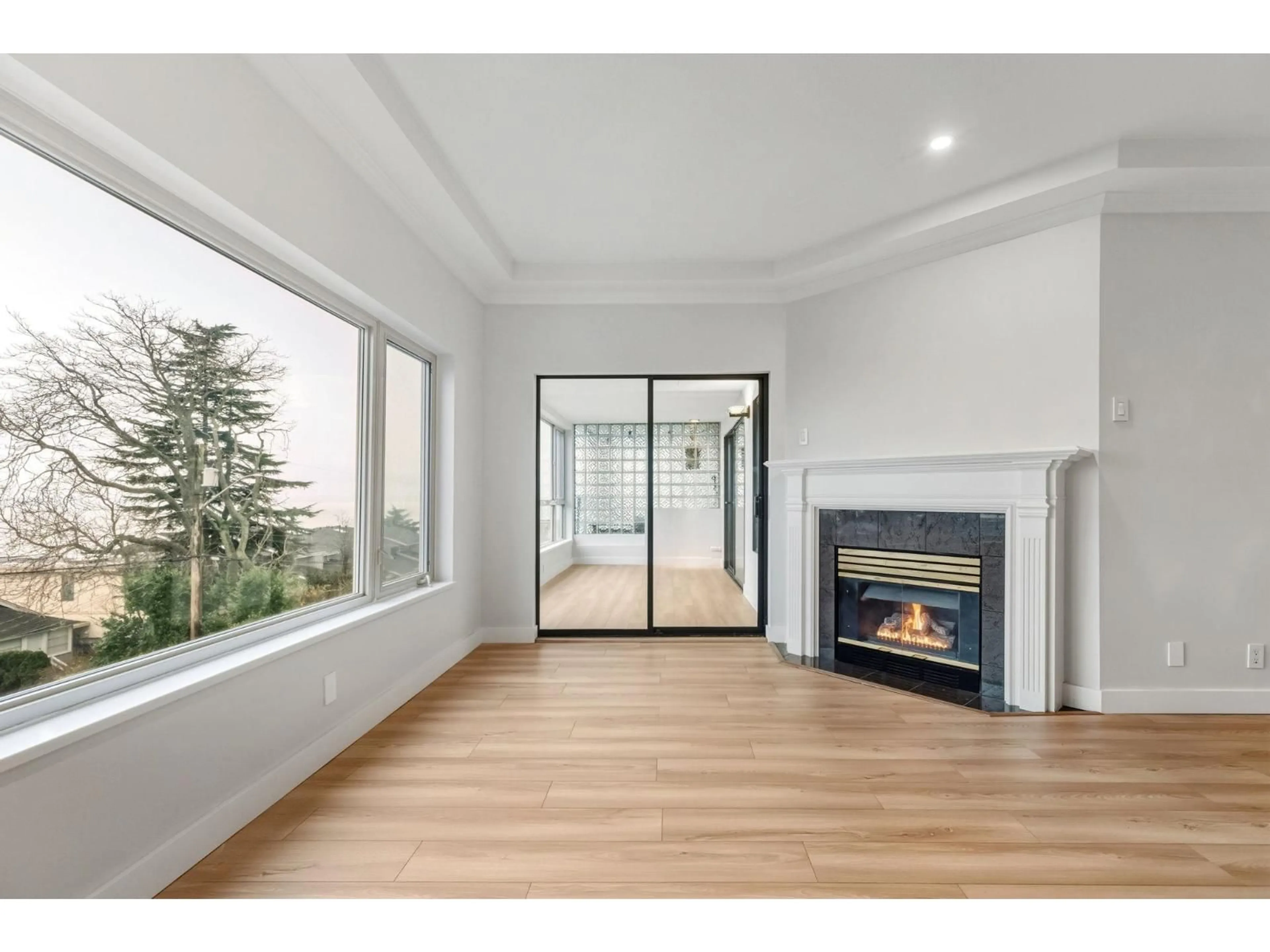 Unknown for 204 - 15176 BUENA VISTA AVENUE, White Rock British Columbia V4B1Y3