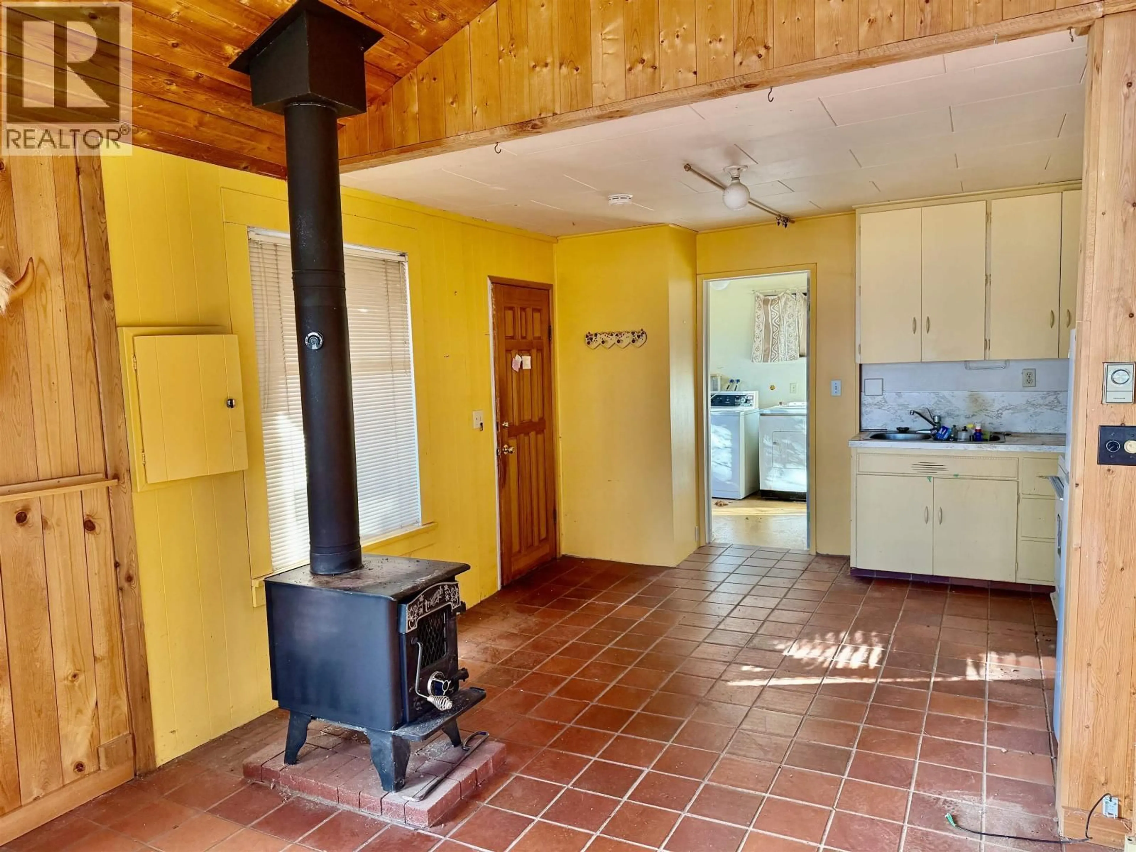 Standard kitchen, unknown for 619 MARINE DRIVE, Gibsons British Columbia V0N1V1