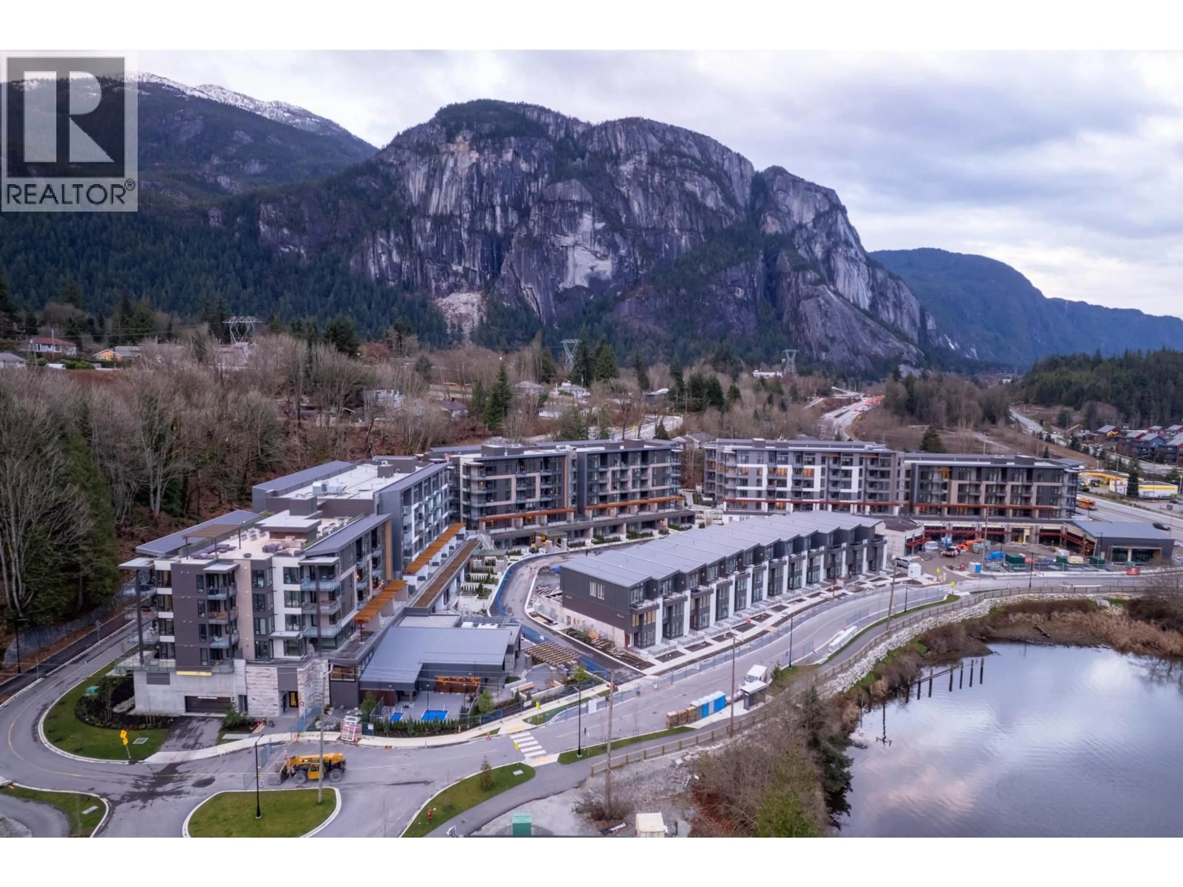 A pic from outside/outdoor area/front of a property/back of a property/a pic from drone, mountain view for 609 - 1504 SCOTT CRESCENT, Squamish British Columbia V0N3G0