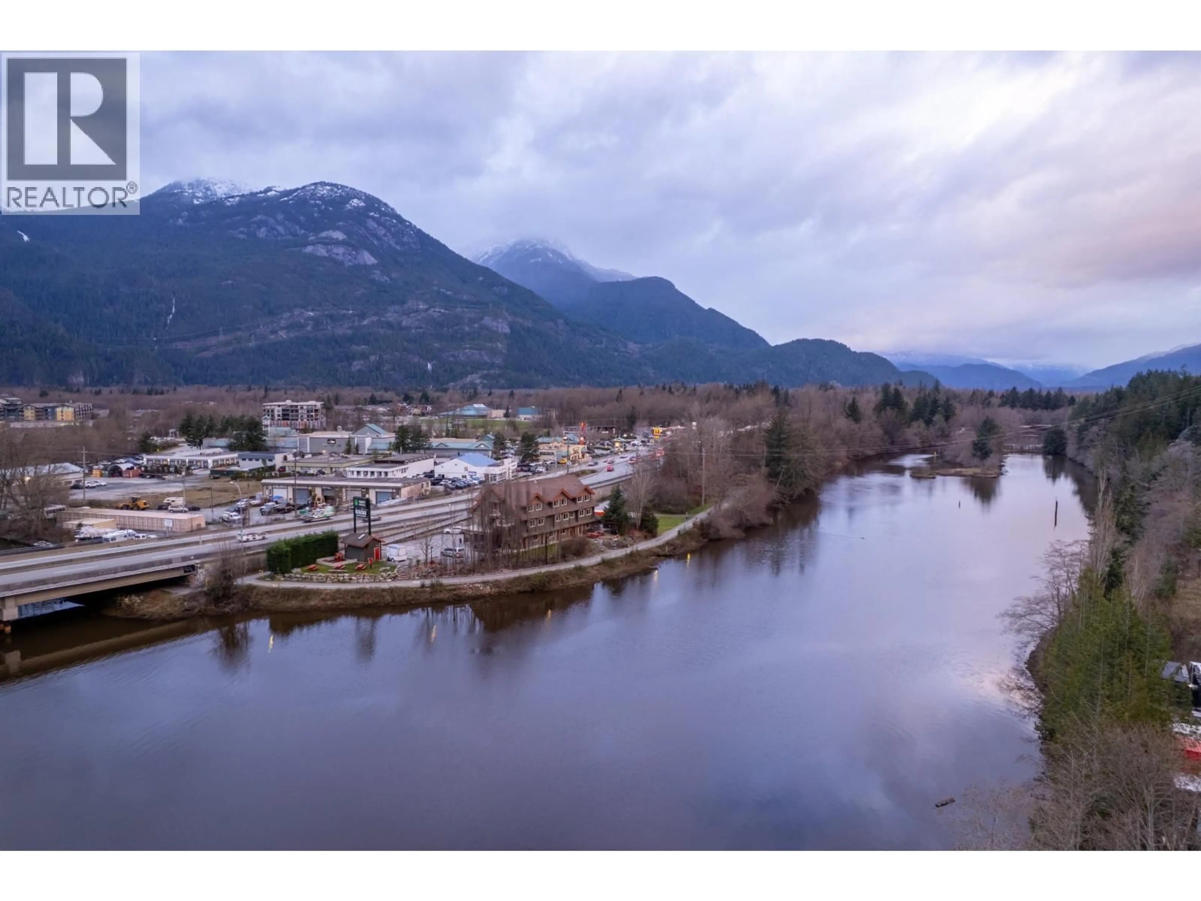 A pic from outside/outdoor area/front of a property/back of a property/a pic from drone, mountain view for 609 - 1504 SCOTT CRESCENT, Squamish British Columbia V0N3G0