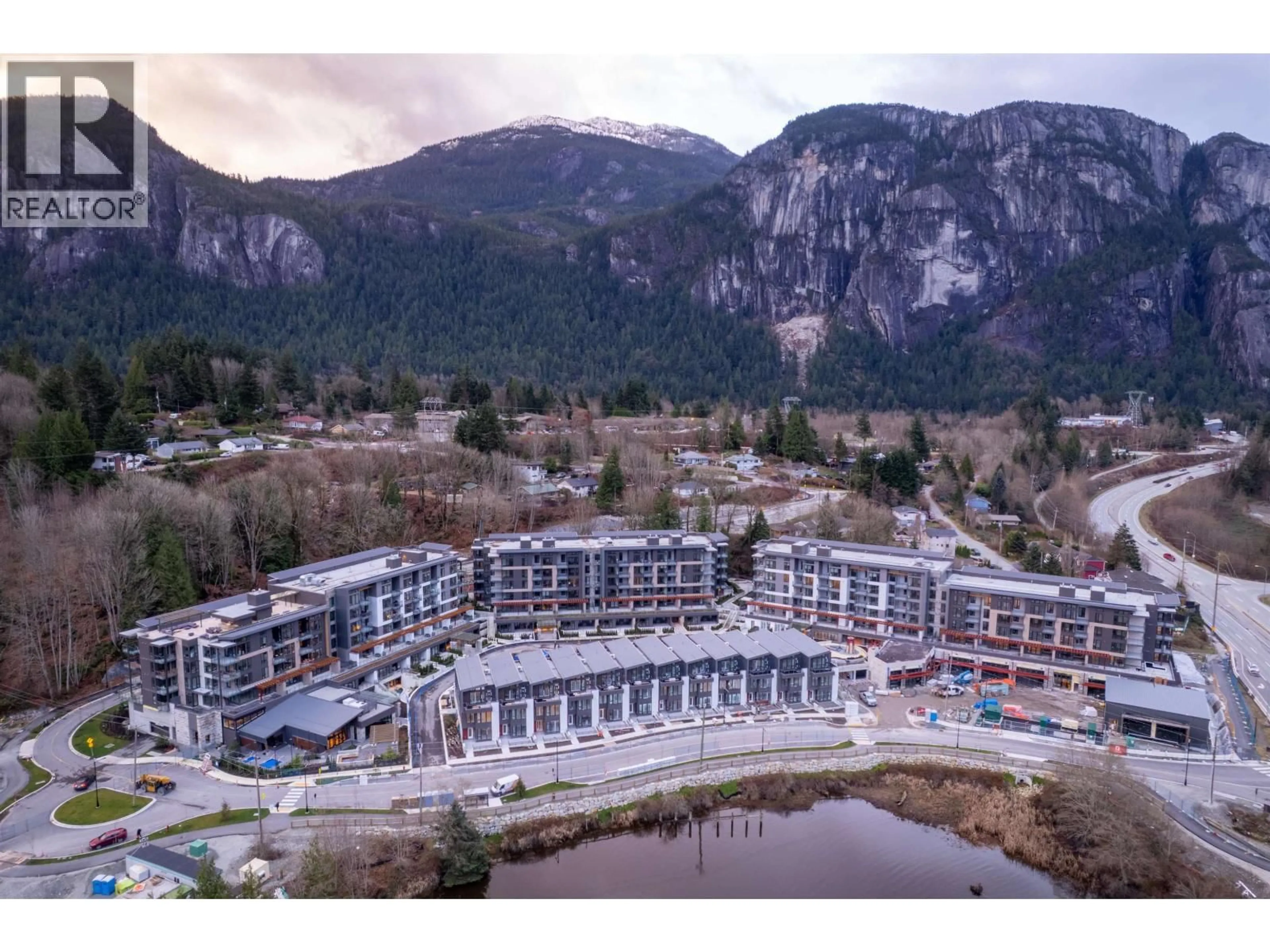 A pic from outside/outdoor area/front of a property/back of a property/a pic from drone, mountain view for 609 - 1504 SCOTT CRESCENT, Squamish British Columbia V0N3G0