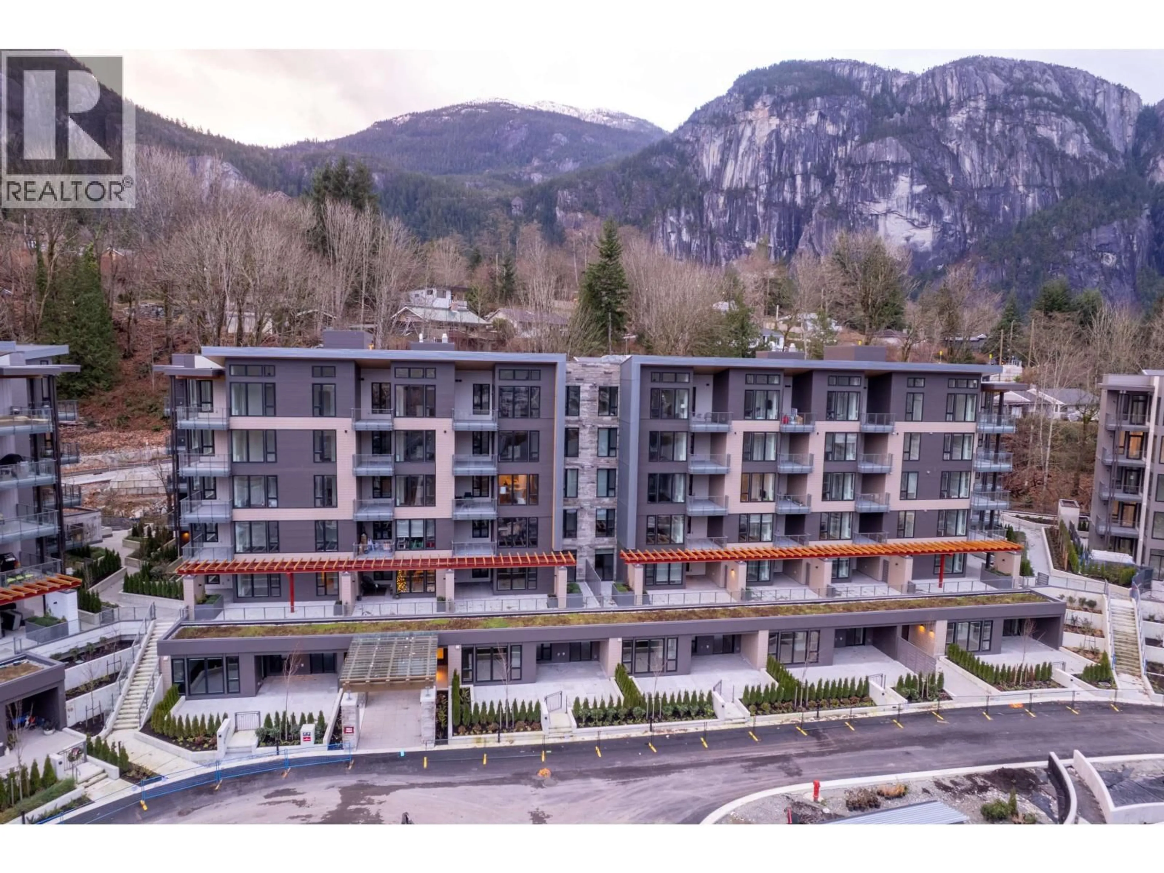 A pic from outside/outdoor area/front of a property/back of a property/a pic from drone, mountain view for 609 - 1504 SCOTT CRESCENT, Squamish British Columbia V0N3G0