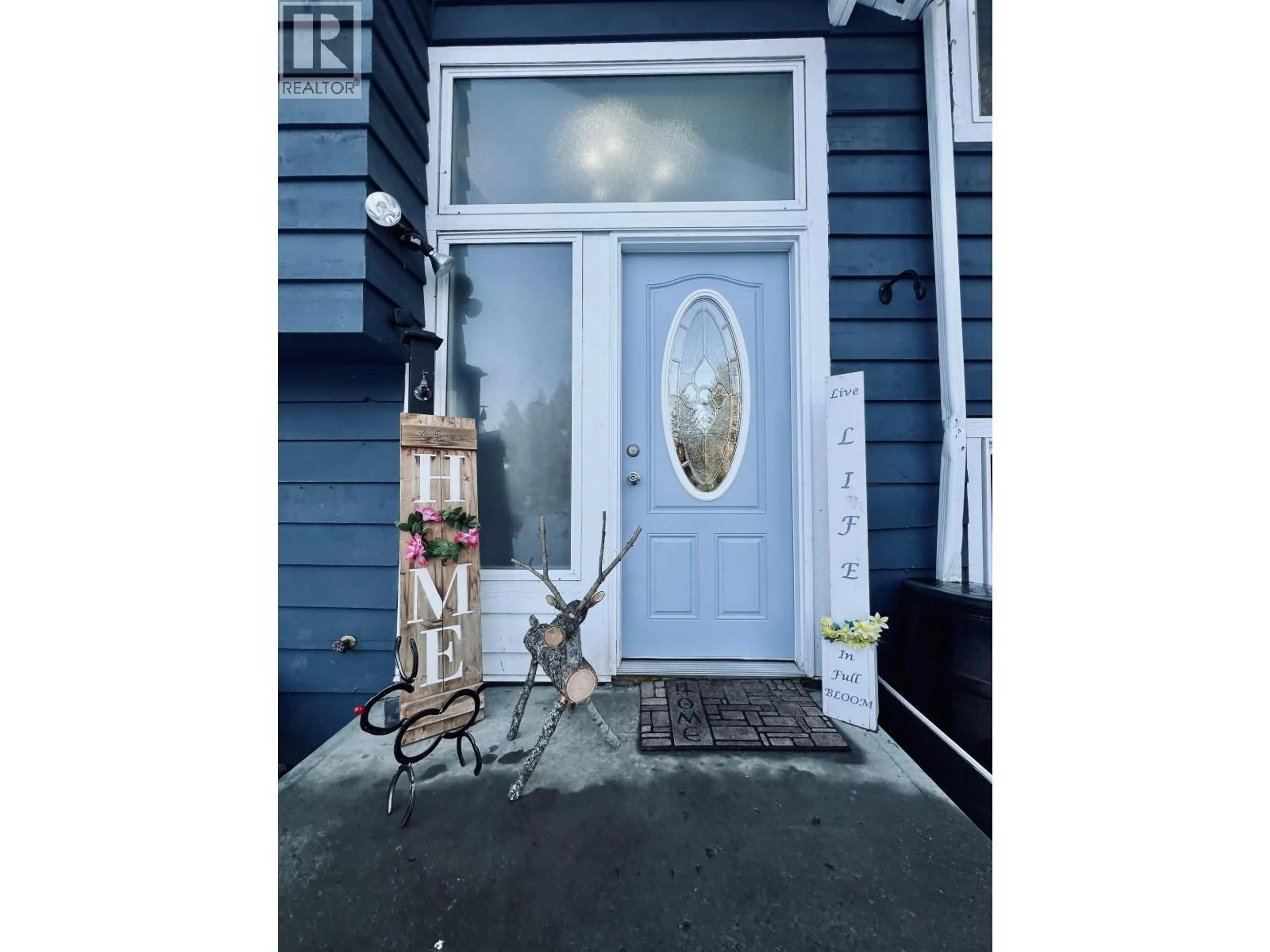 Indoor entryway for 5047 EASZEE DRIVE, 108 Mile Ranch British Columbia V0K2Z0