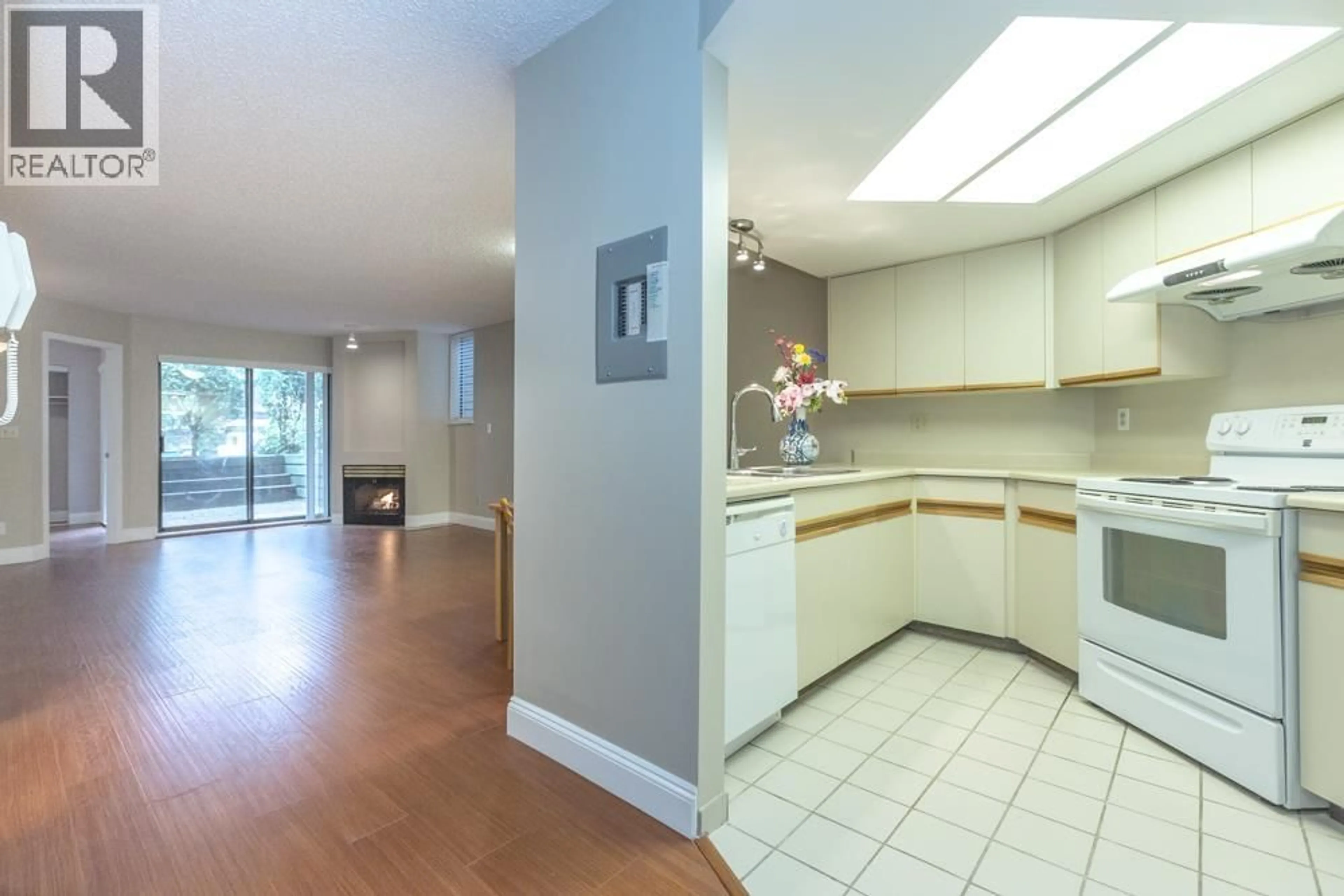 Unknown for 109 - 2925 GLEN DRIVE, Coquitlam British Columbia V3B7H9