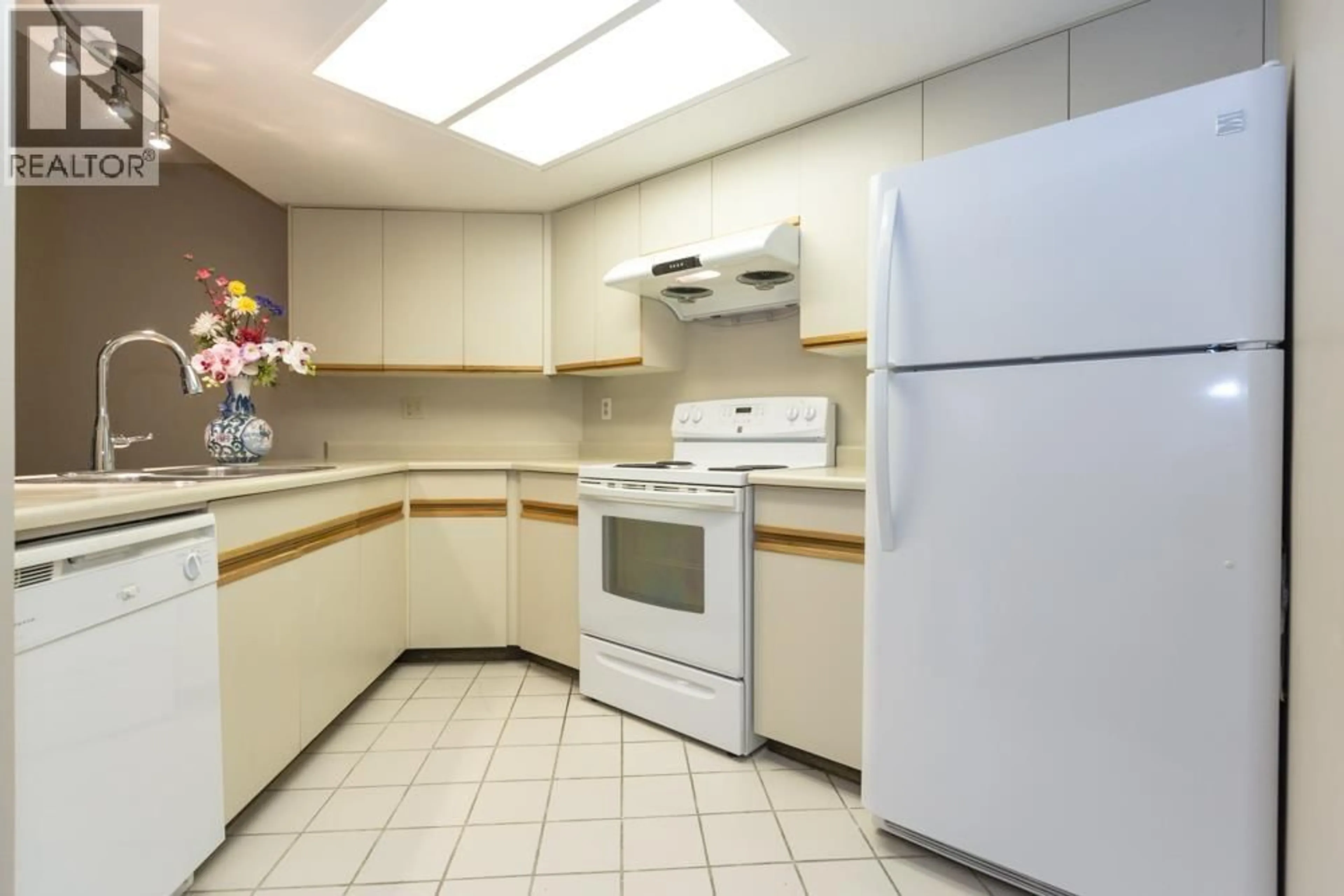 Standard kitchen, ceramic/tile floor for 109 - 2925 GLEN DRIVE, Coquitlam British Columbia V3B7H9
