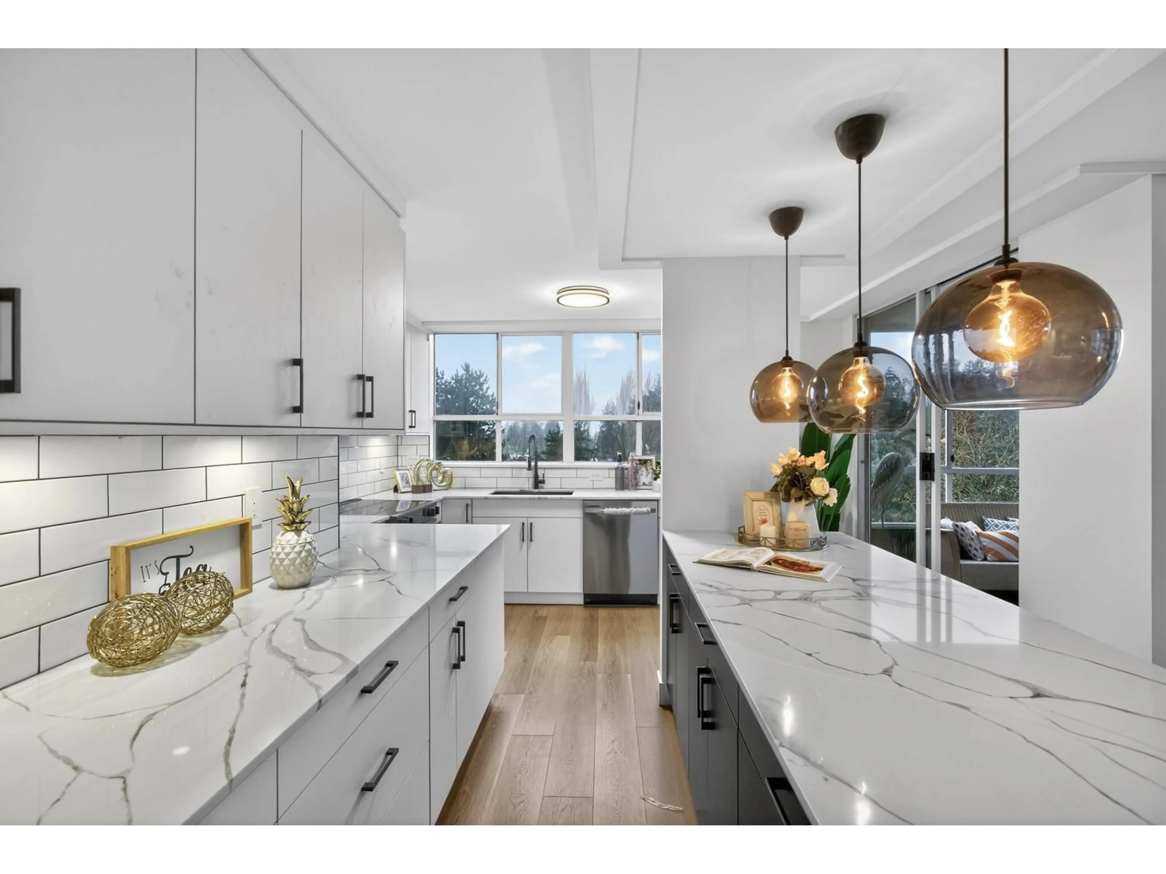 Open concept kitchen, ceramic/tile floor for 604 - 11920 80 AVENUE, Delta British Columbia V4C8E8