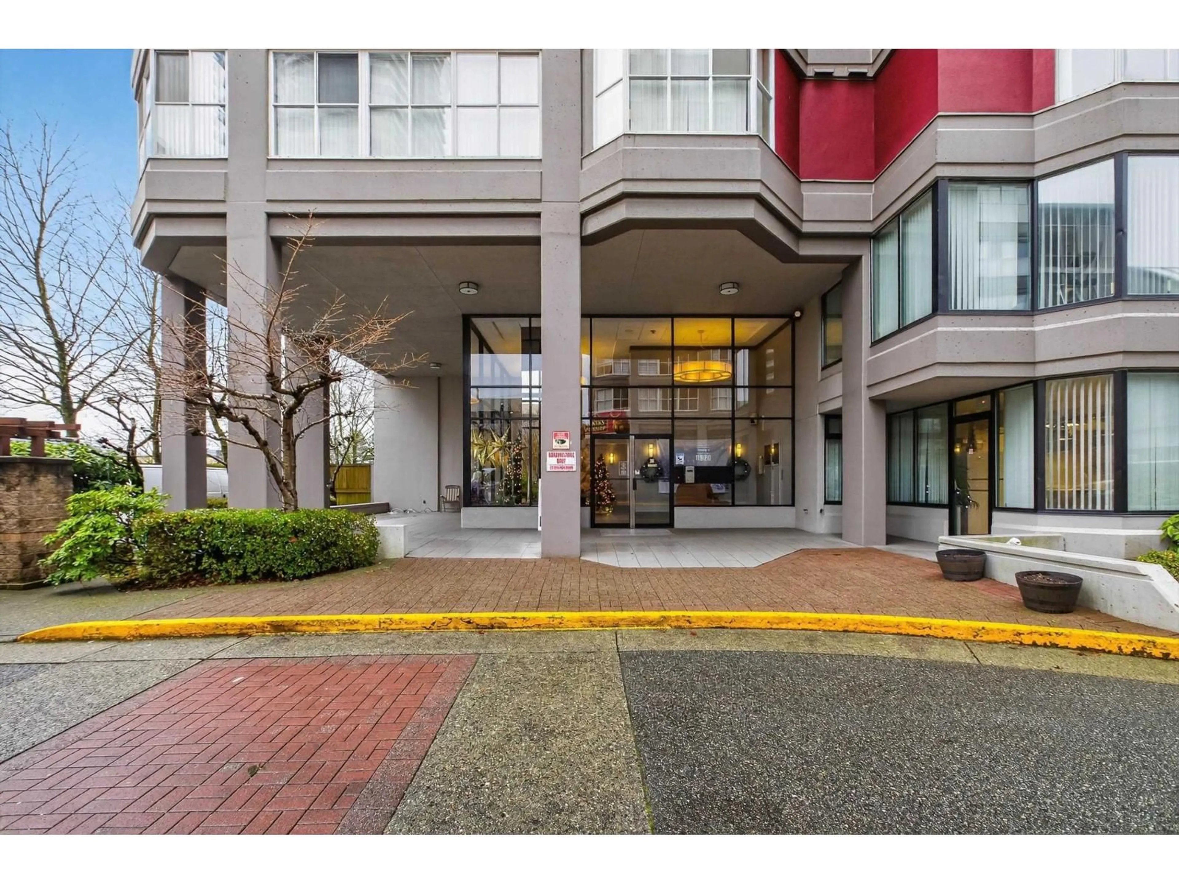 Indoor foyer for 604 - 11920 80 AVENUE, Delta British Columbia V4C8E8