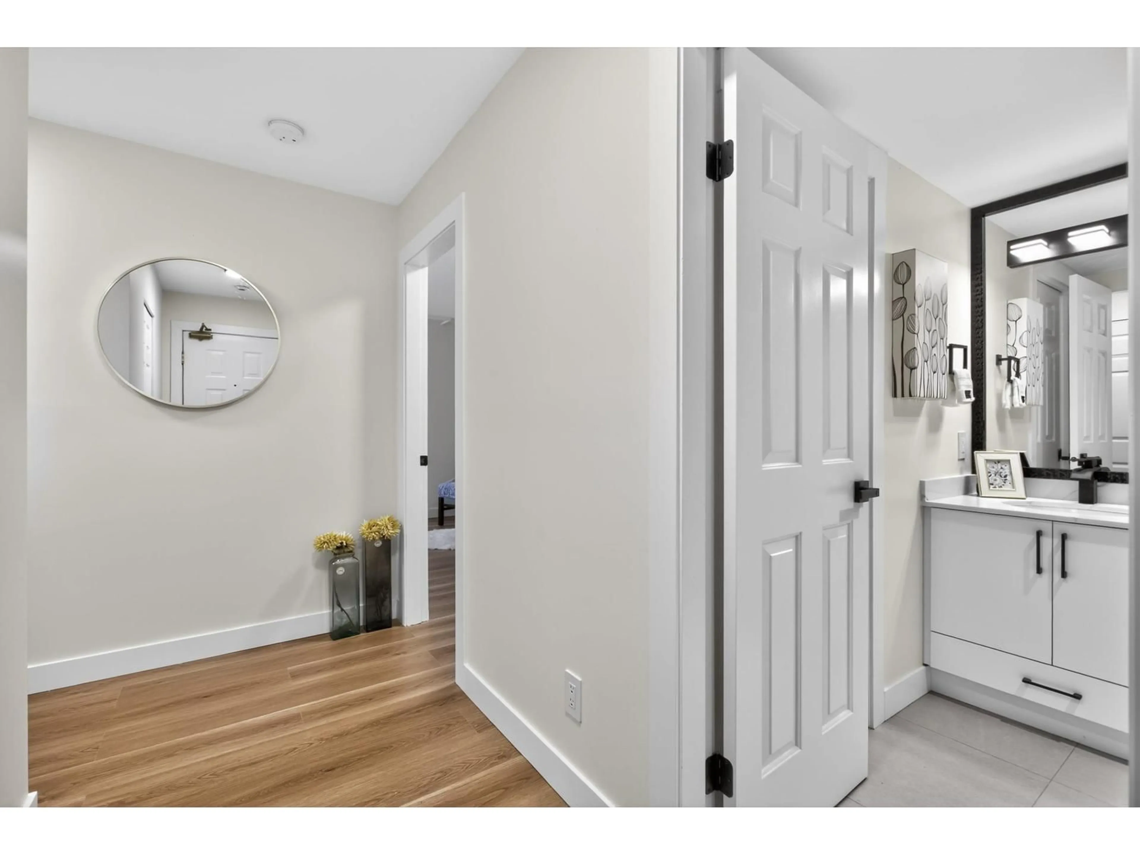 Indoor entryway for 604 - 11920 80 AVENUE, Delta British Columbia V4C8E8