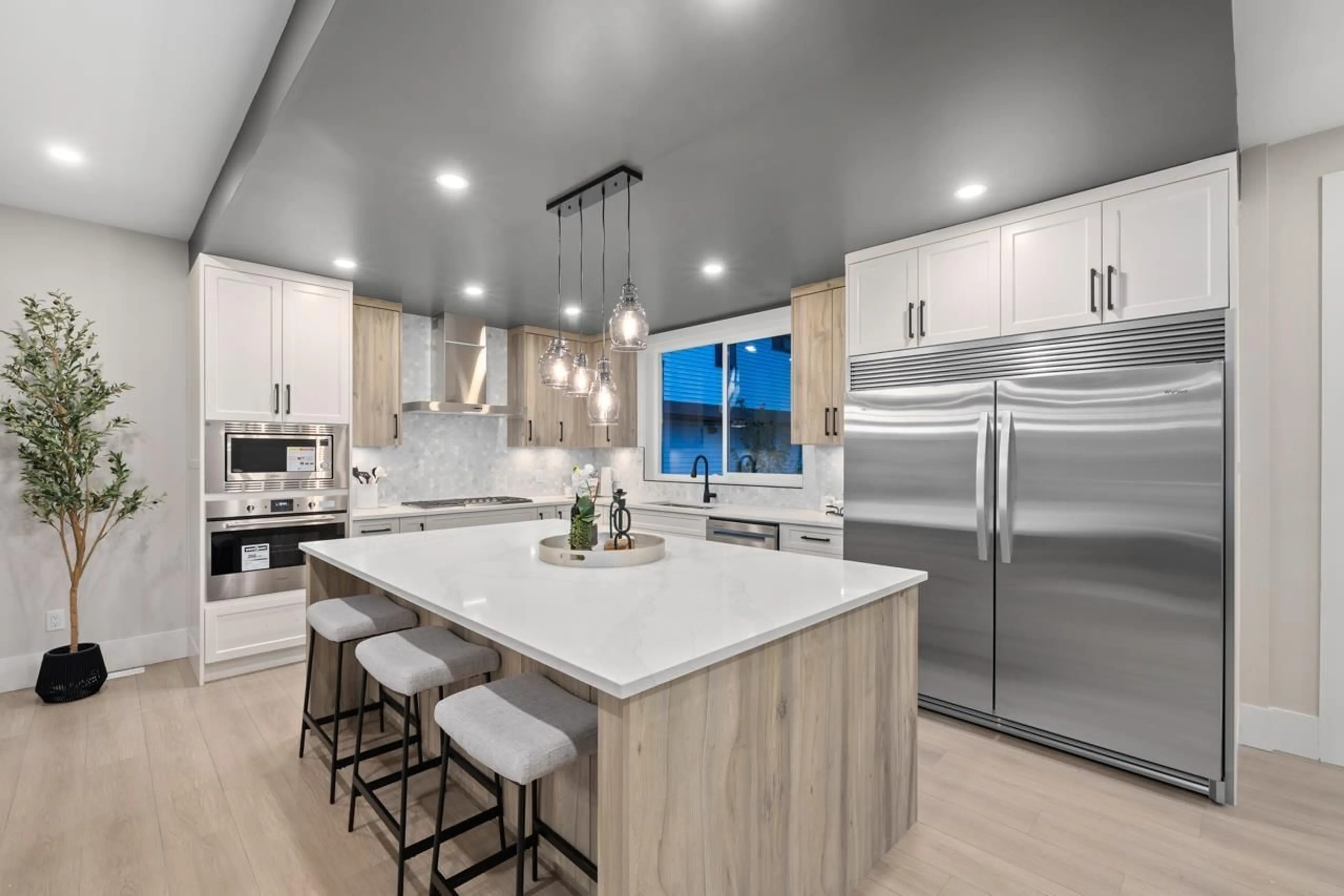 Open concept kitchen, unknown for 2818 BABICH STREET, Abbotsford British Columbia V2S3K5