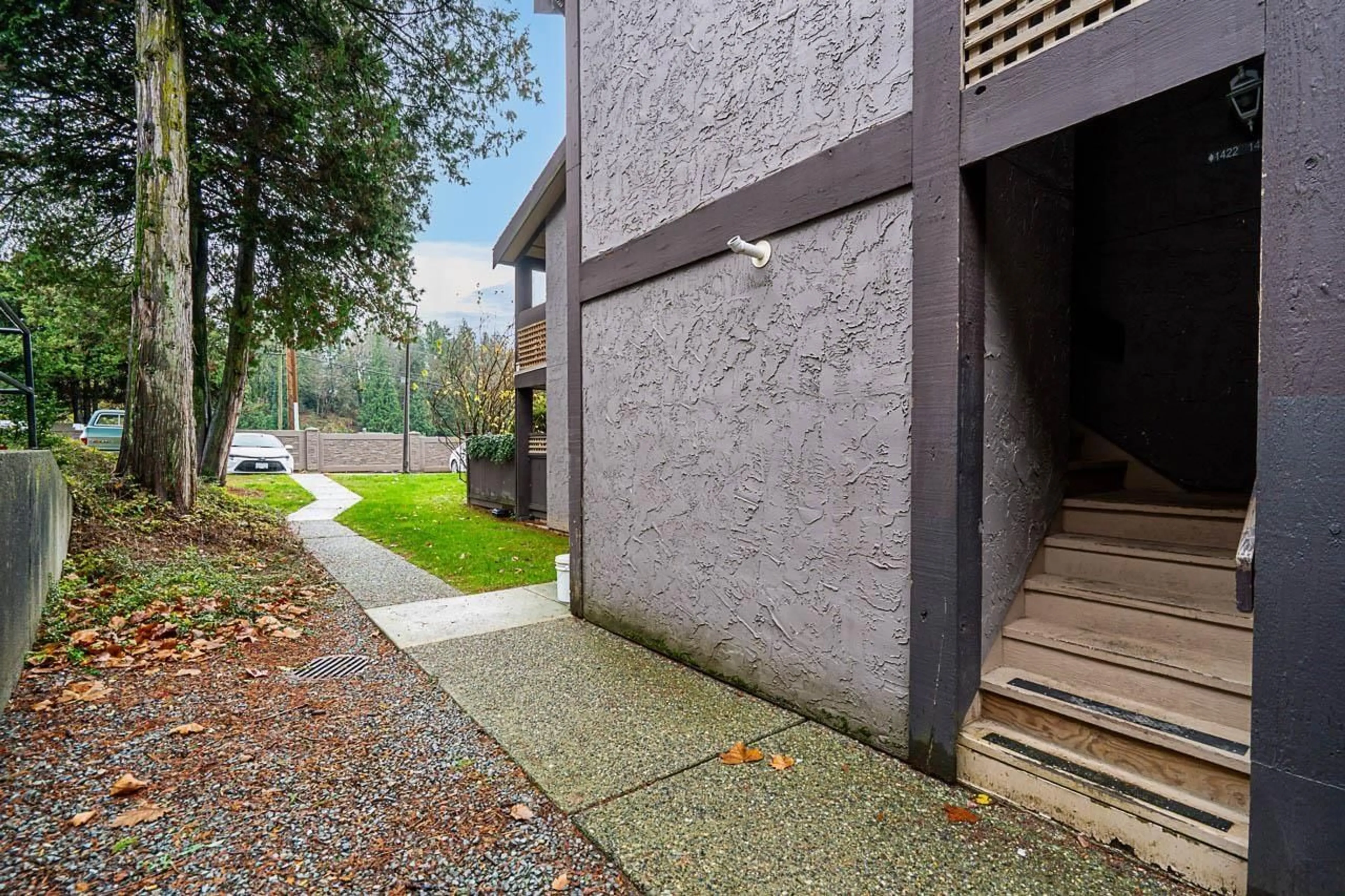 Patio, street for 1422 34909 OLD YALE ROAD, Abbotsford British Columbia V3G2E7