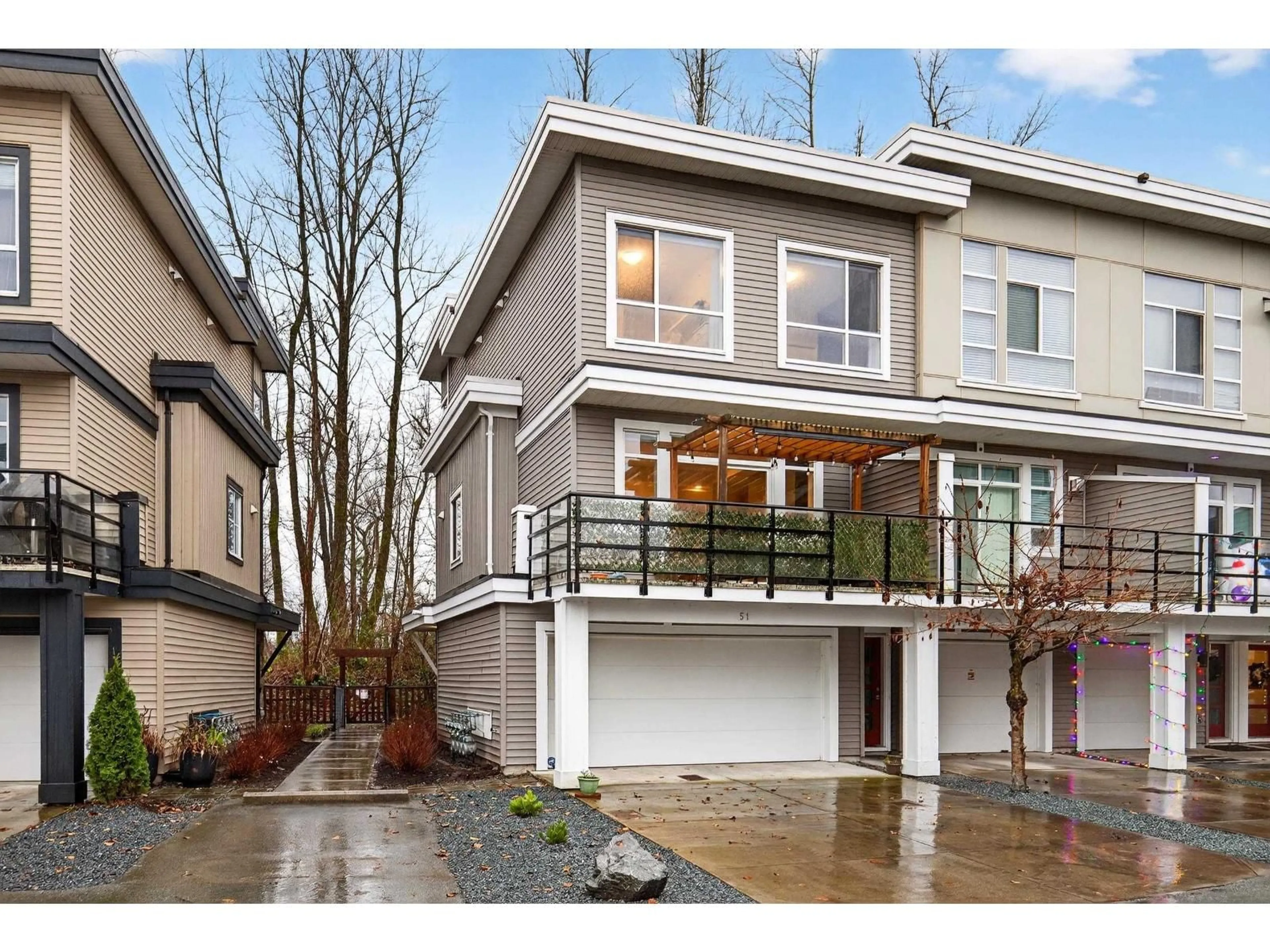 Home with vinyl exterior material, street for 51 - 8413 MIDTOWN WAY, Chilliwack British Columbia V2P0G7