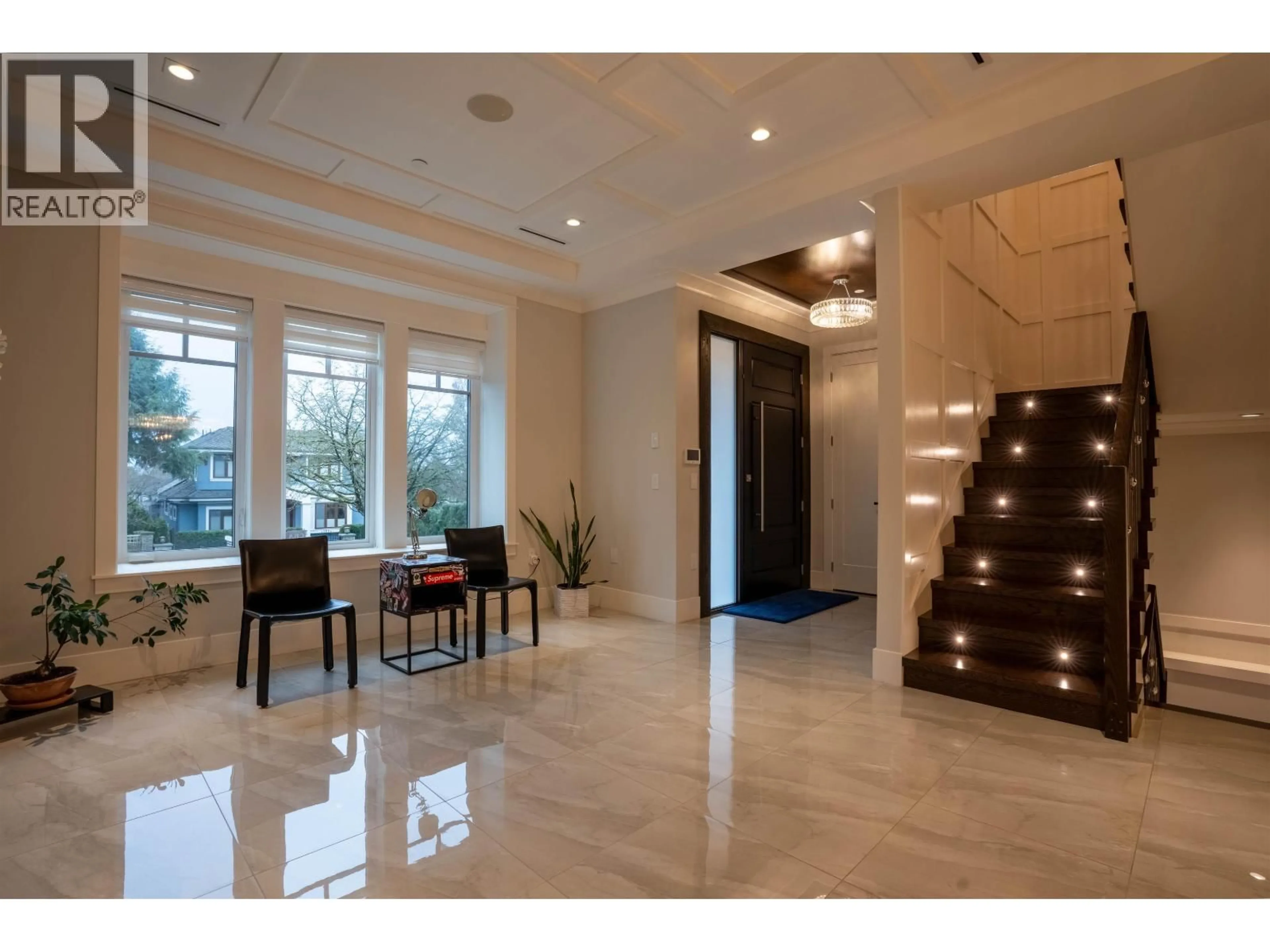 Indoor foyer for 1895 60TH AVENUE, West Vancouver British Columbia V6P2A8