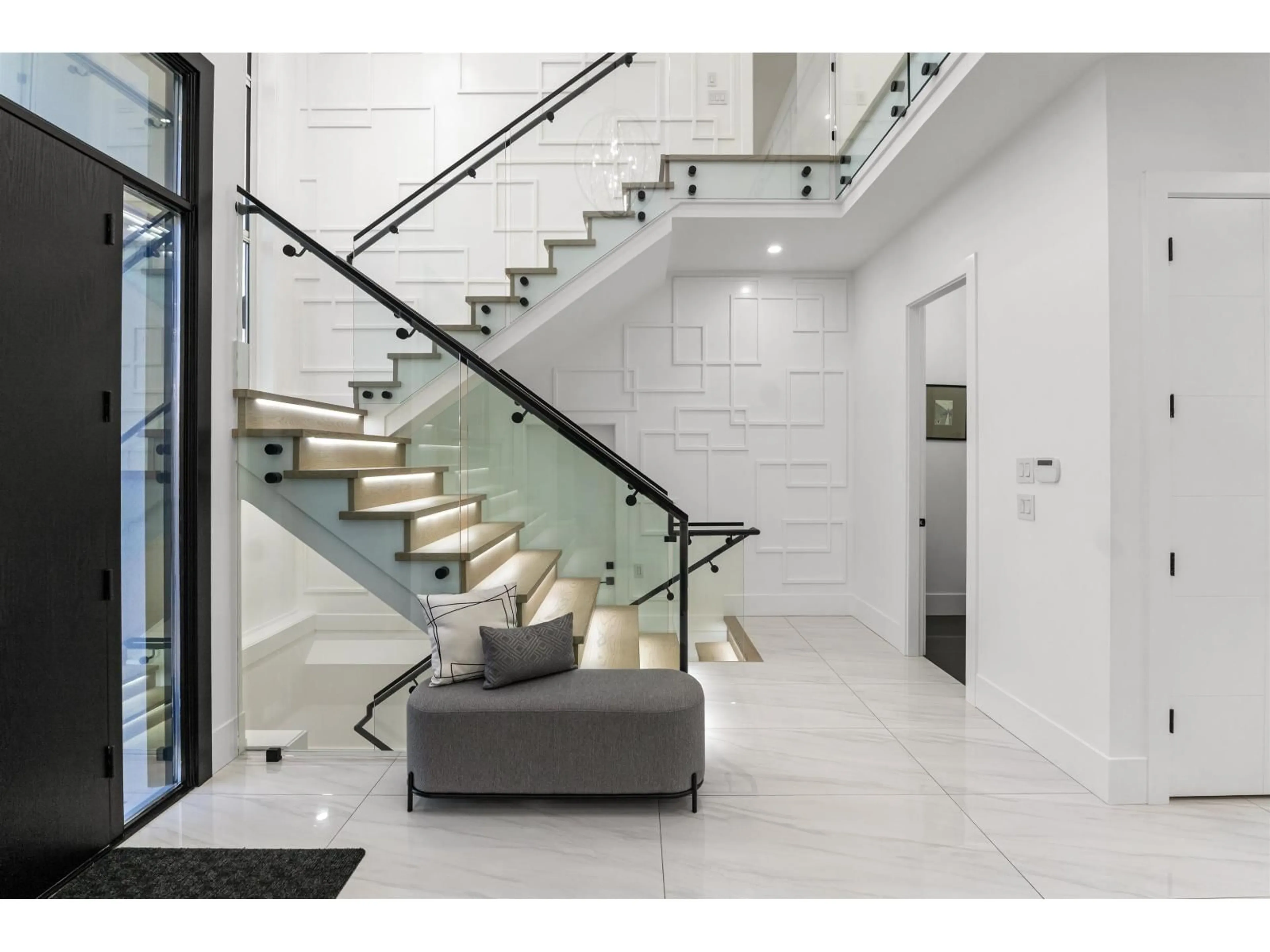 Stairs for 18446 68A AVENUE, Surrey British Columbia V3S9H9