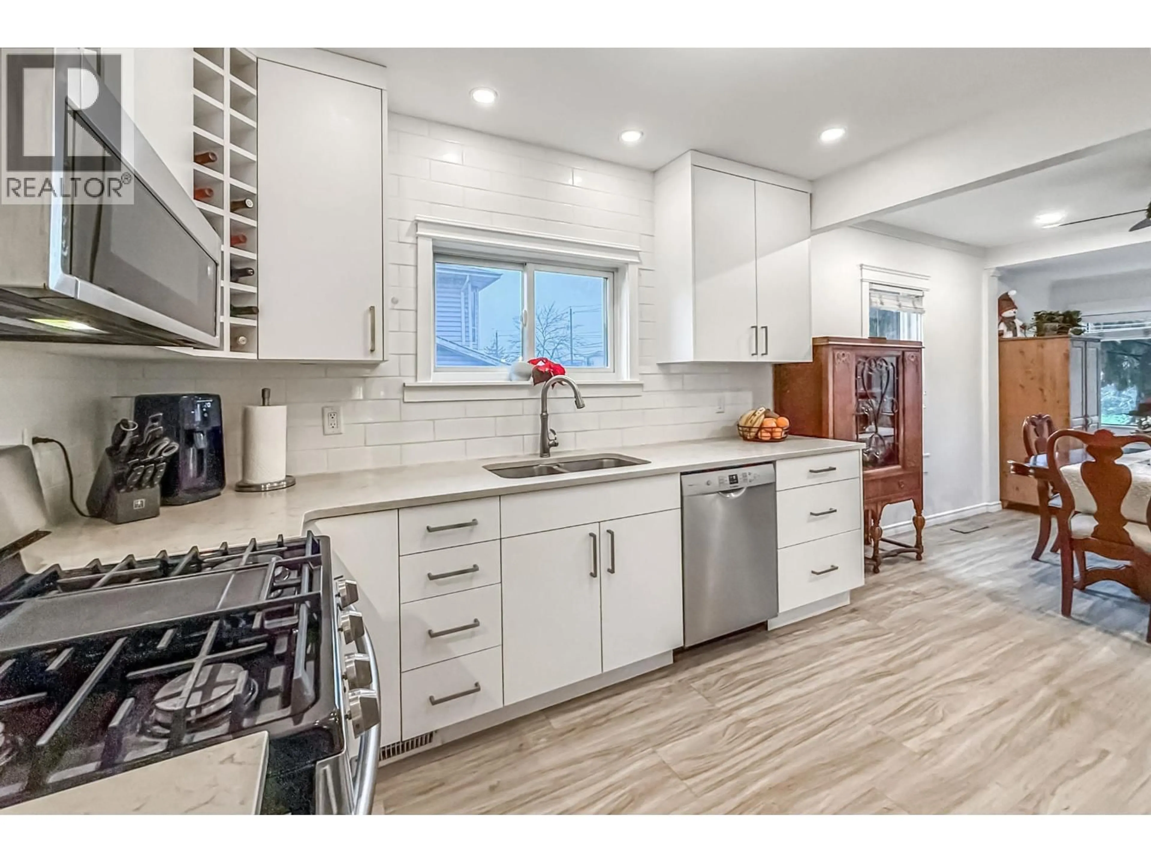 Open concept kitchen, ceramic/tile floor for 251 PEMBINA STREET, New Westminster British Columbia V3M5J3