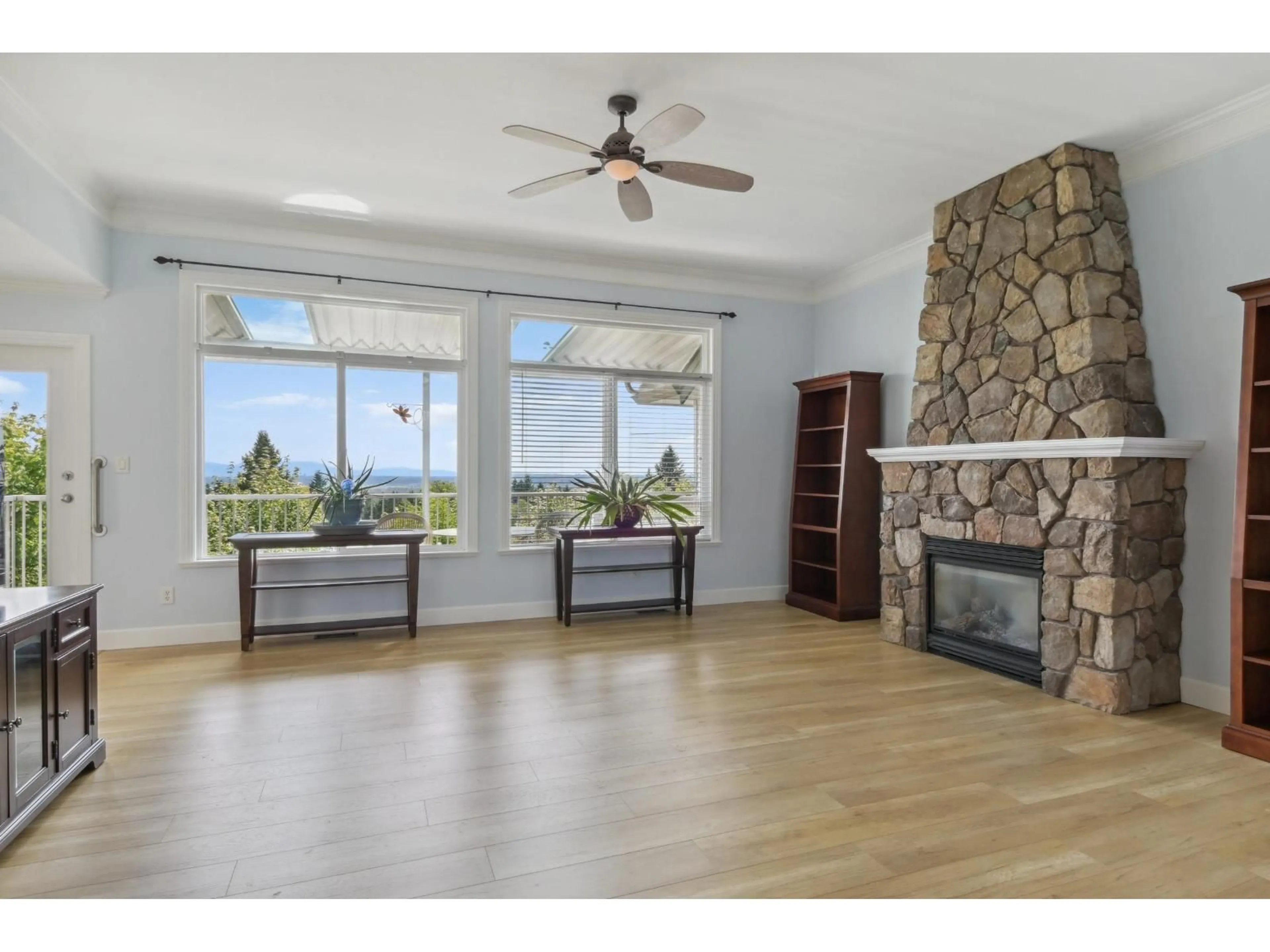 Living room with furniture, wood/laminate floor for 32424 W. BOBCAT DRIVE, Mission British Columbia V2V7P7