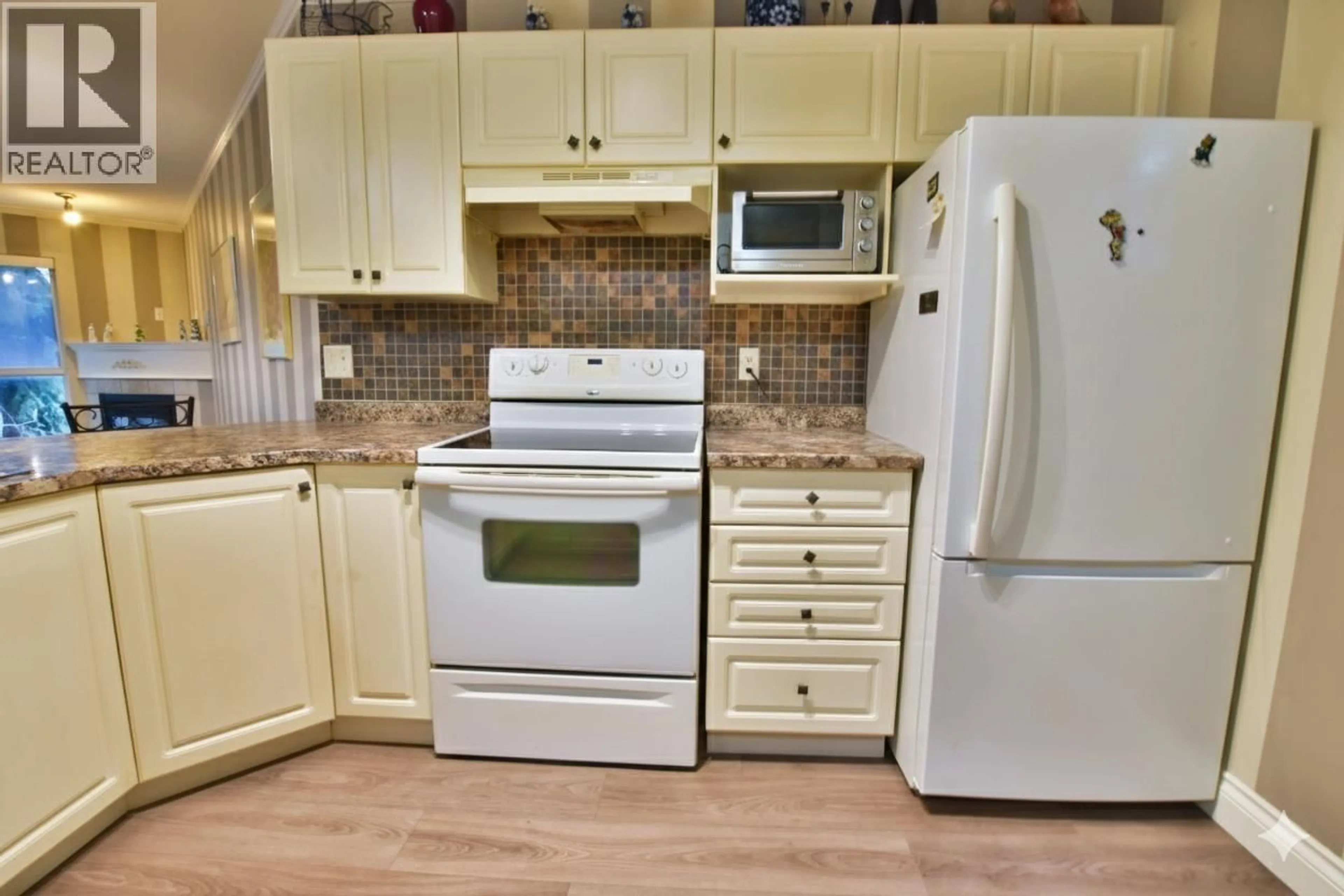 Standard kitchen, unknown for 206 - 22230 NORTH AVENUE, Maple Ridge British Columbia V2X2L5