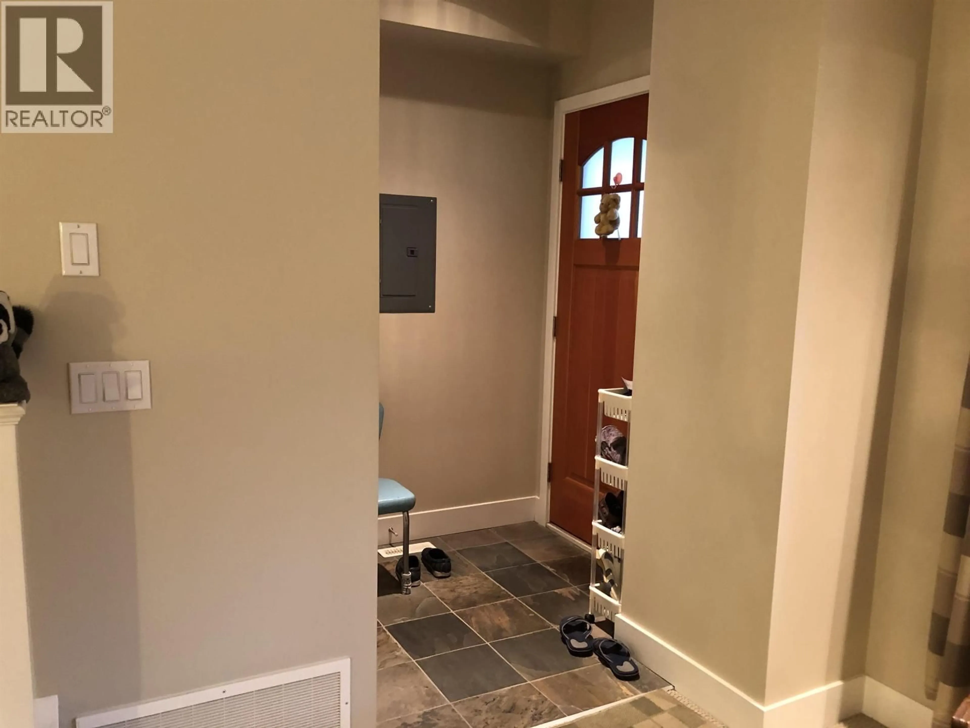 Indoor entryway for 252 JENSEN STREET, New Westminster British Columbia V3M0E7