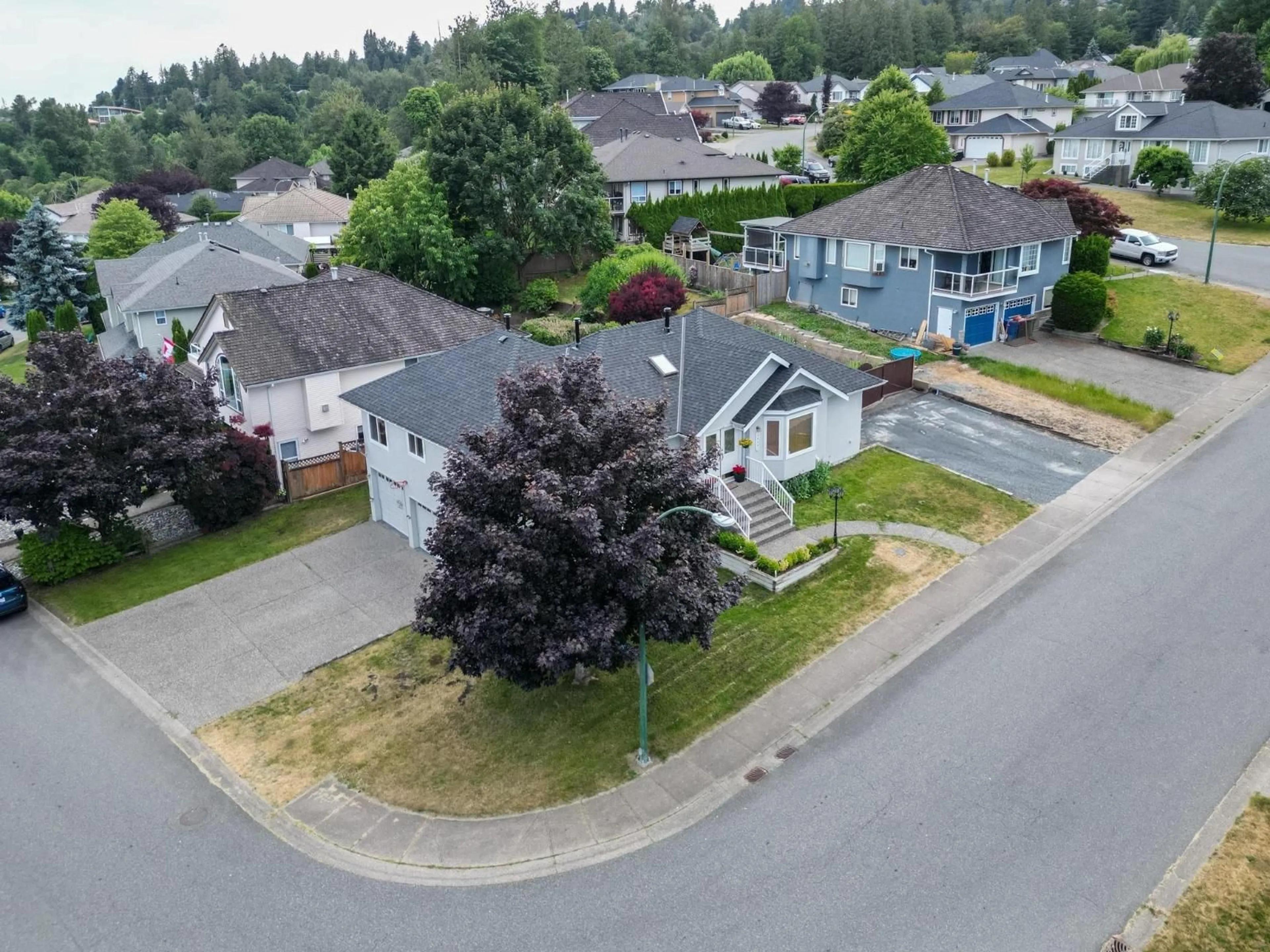A pic from outside/outdoor area/front of a property/back of a property/a pic from drone, street for 36381 COUNTRY PLACE, Abbotsford British Columbia V3G1M2