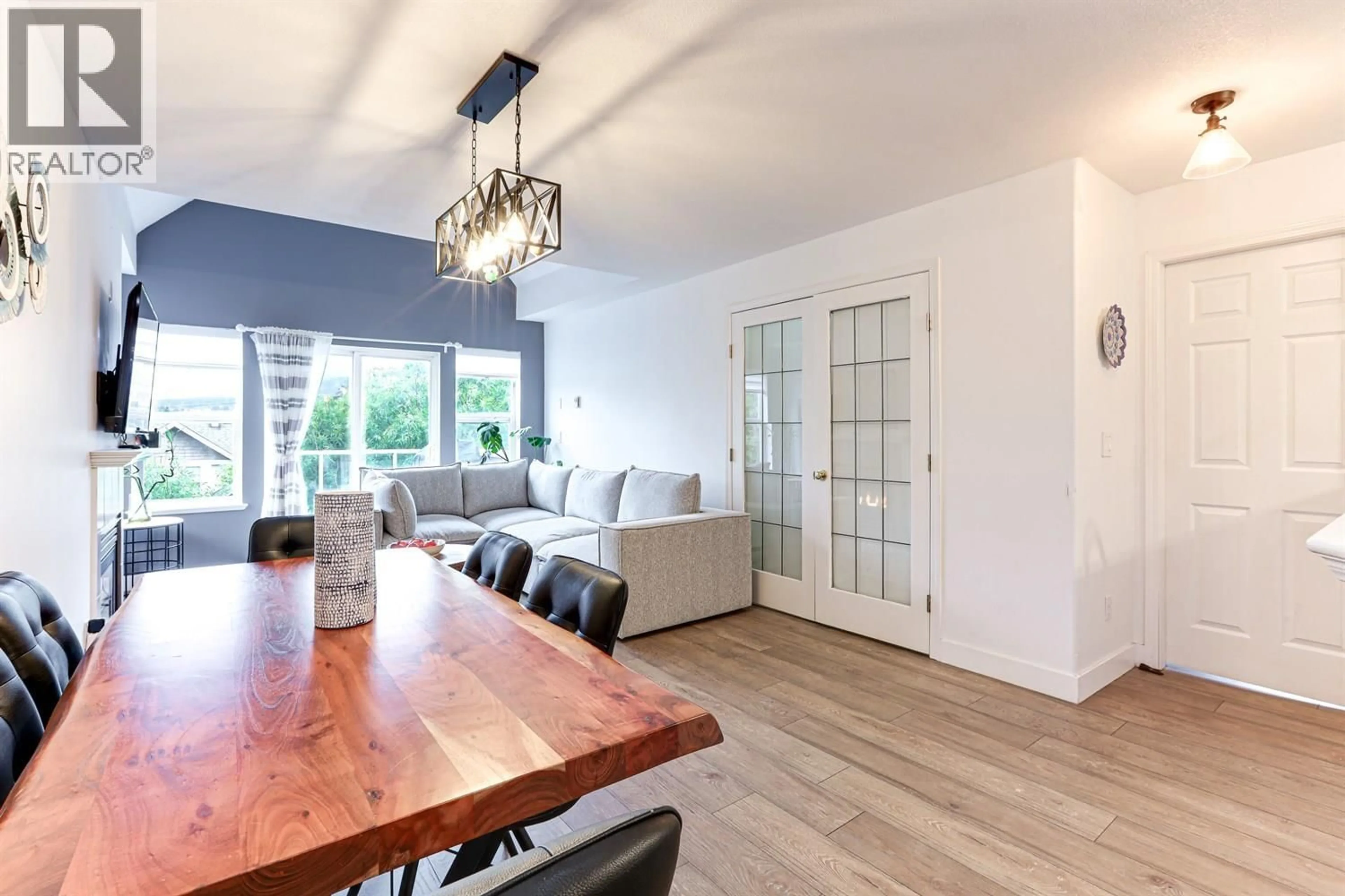 Dining room, wood/laminate floor for 402 - 1558 GRANT AVENUE, Port Coquitlam British Columbia V3B1P2