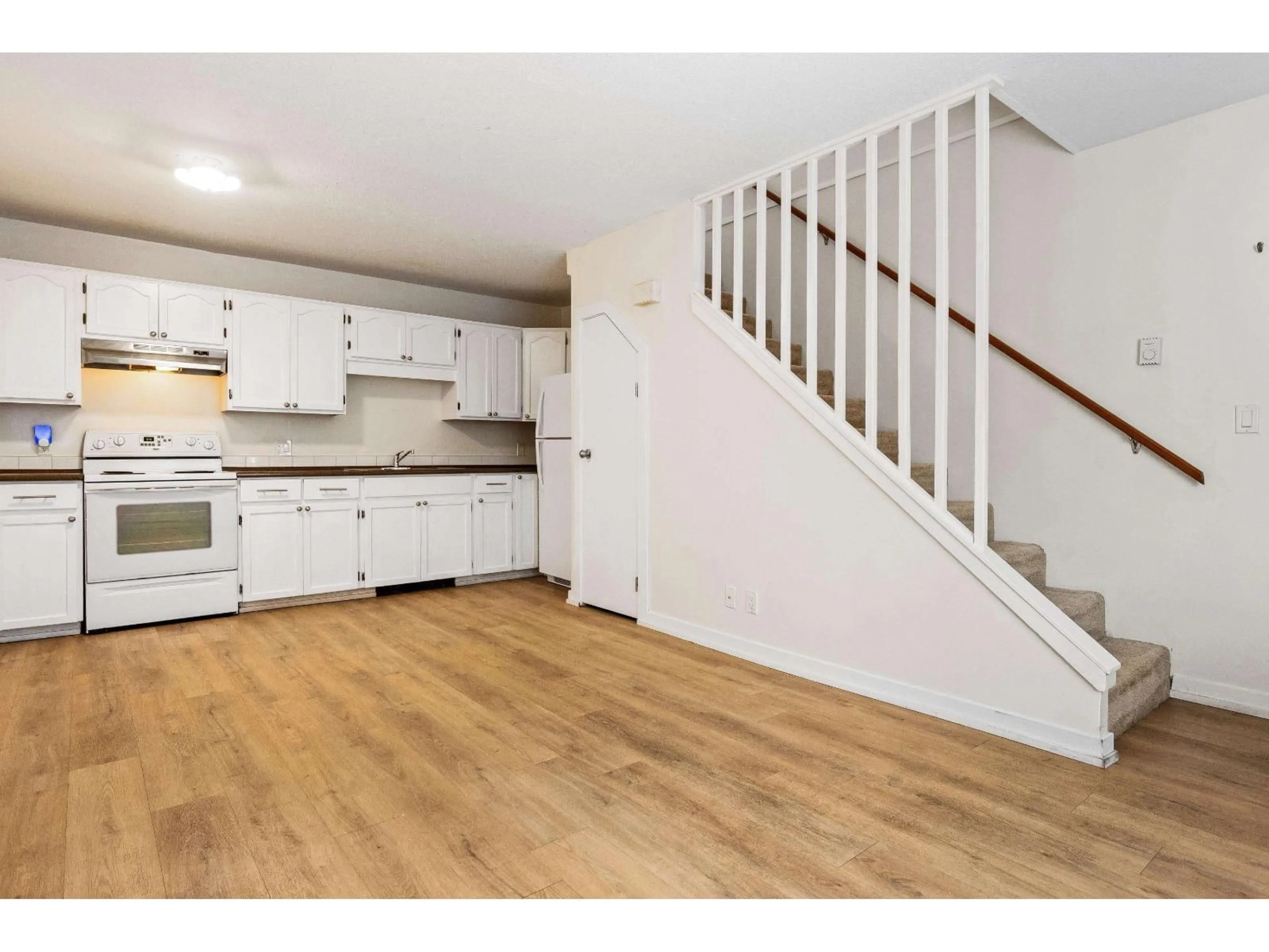 Unknown for 10 - 45882 CHEAM AVENUE, Chilliwack British Columbia V2P5N1