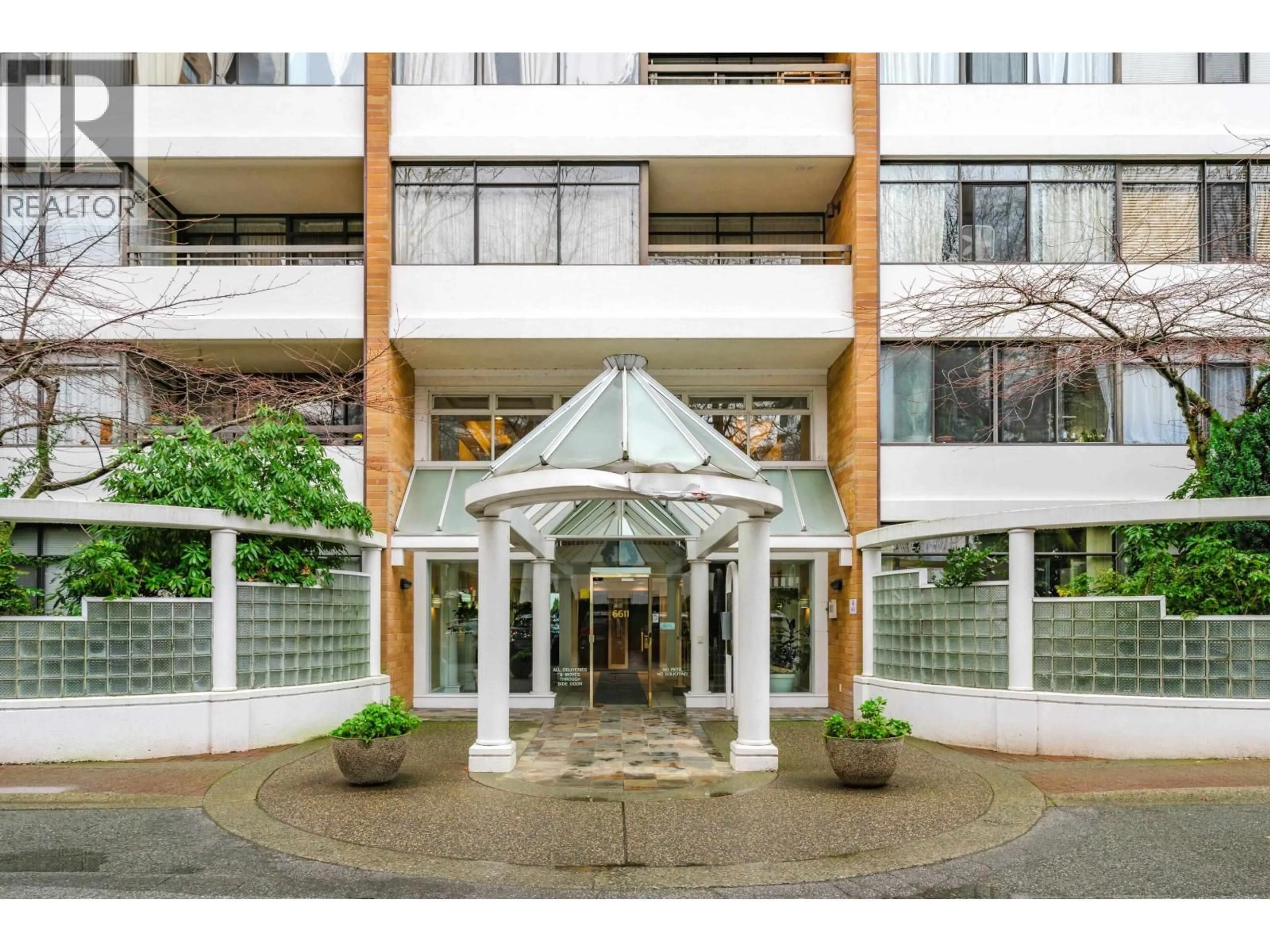 Indoor foyer for 1010 - 6611 MINORU BOULEVARD, Richmond British Columbia V6Y1Y9