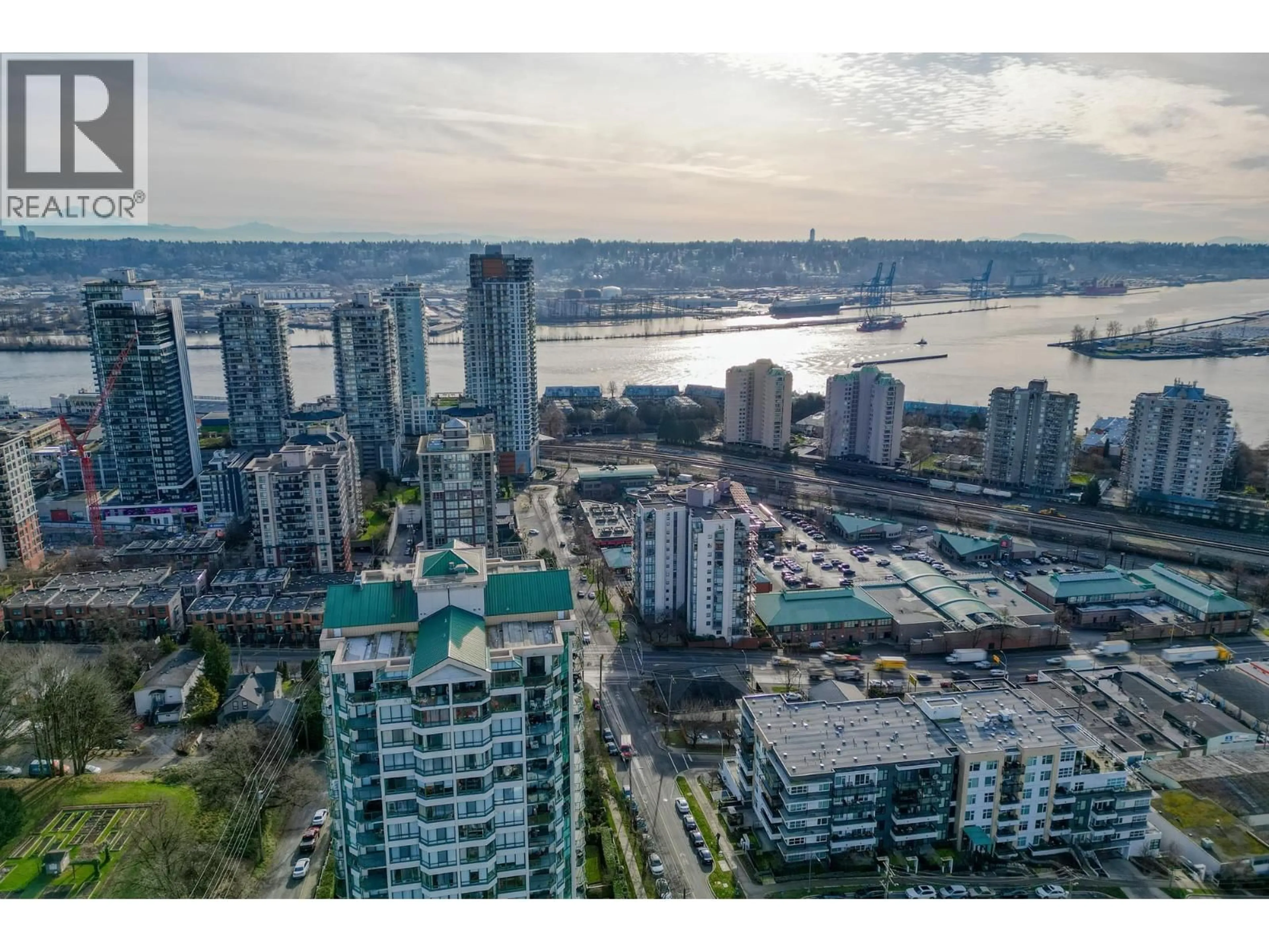 A pic from outside/outdoor area/front of a property/back of a property/a pic from drone, water/lake/river/ocean view for 2003 - 121 TENTH STREET, New Westminster British Columbia V3M3X7