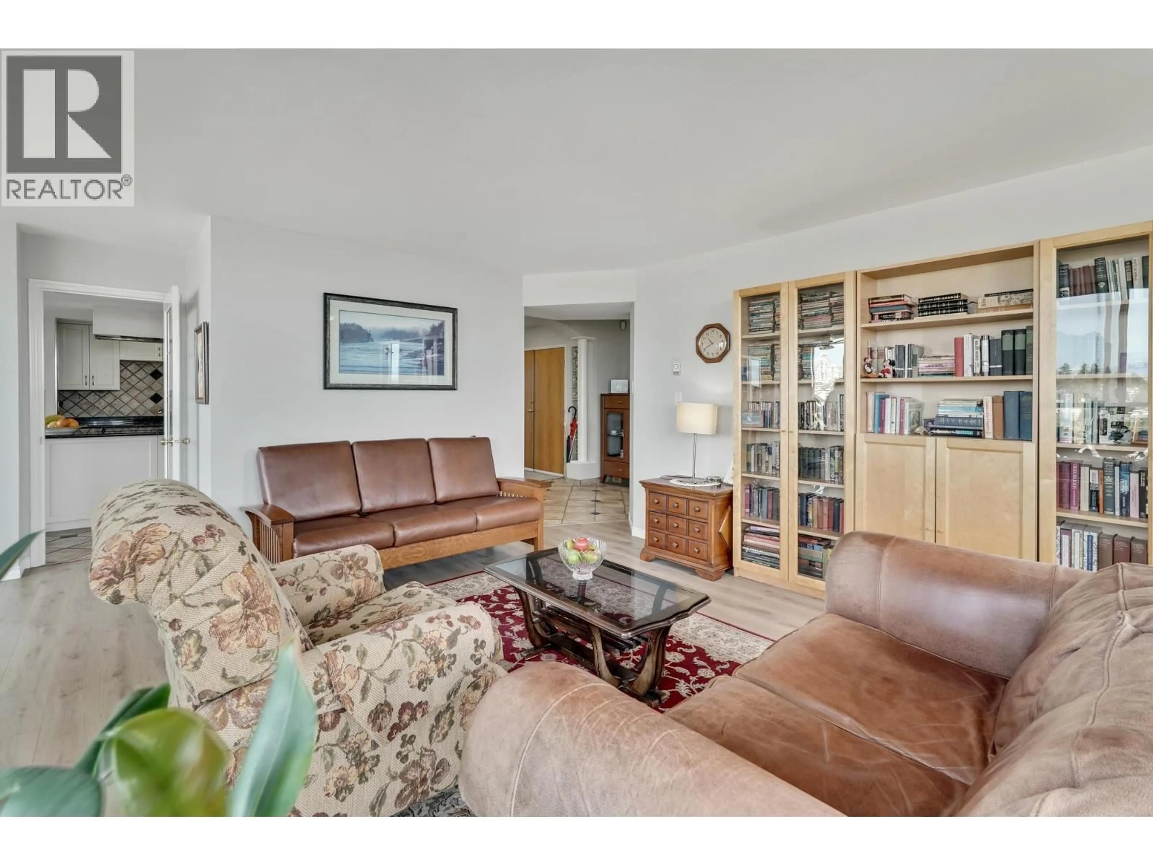 Living room with furniture, unknown for 2003 - 121 TENTH STREET, New Westminster British Columbia V3M3X7