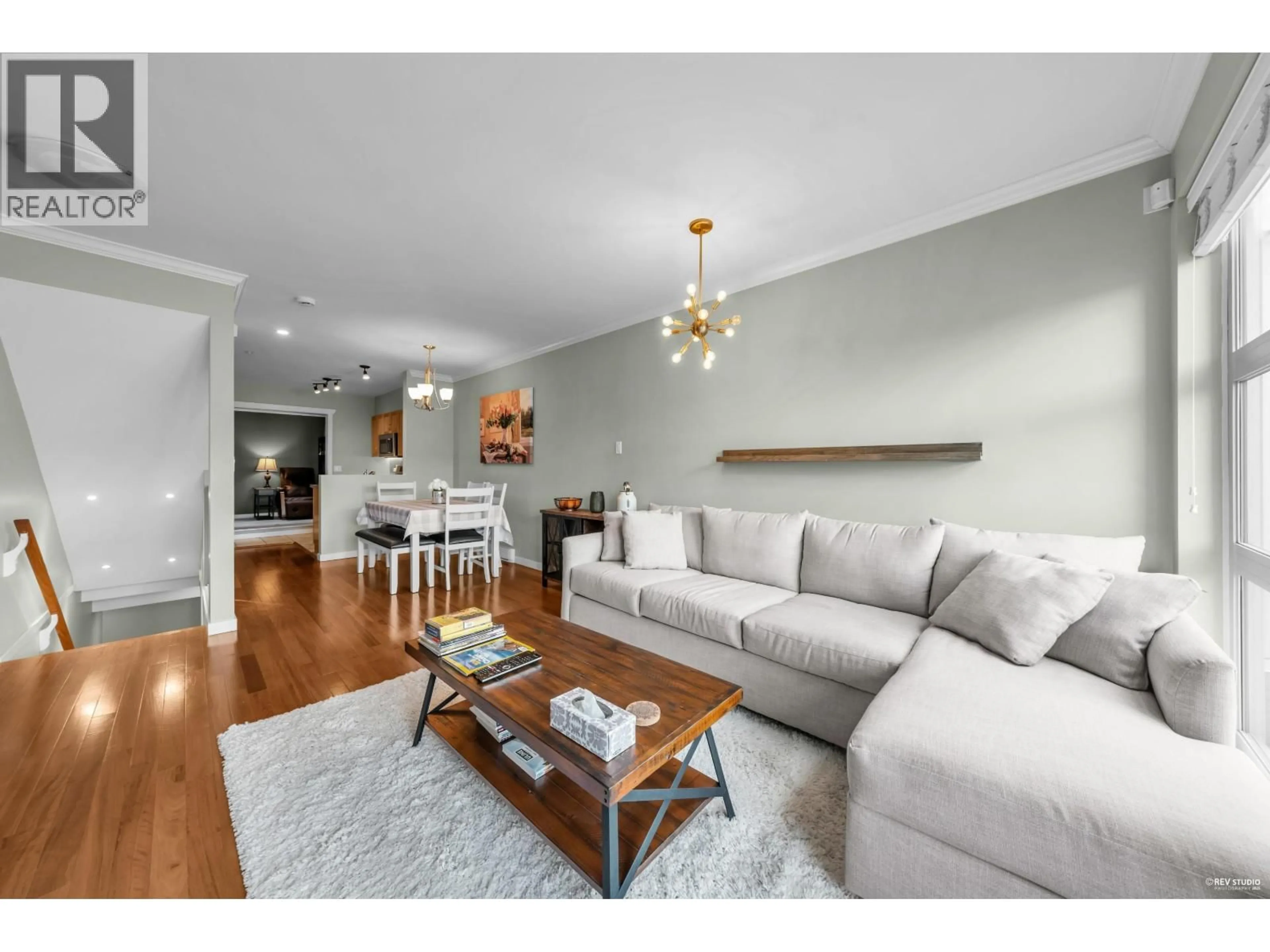 Living room with furniture, wood/laminate floor for 30 - 638 6TH AVENUE, Vancouver British Columbia V5Z1A3