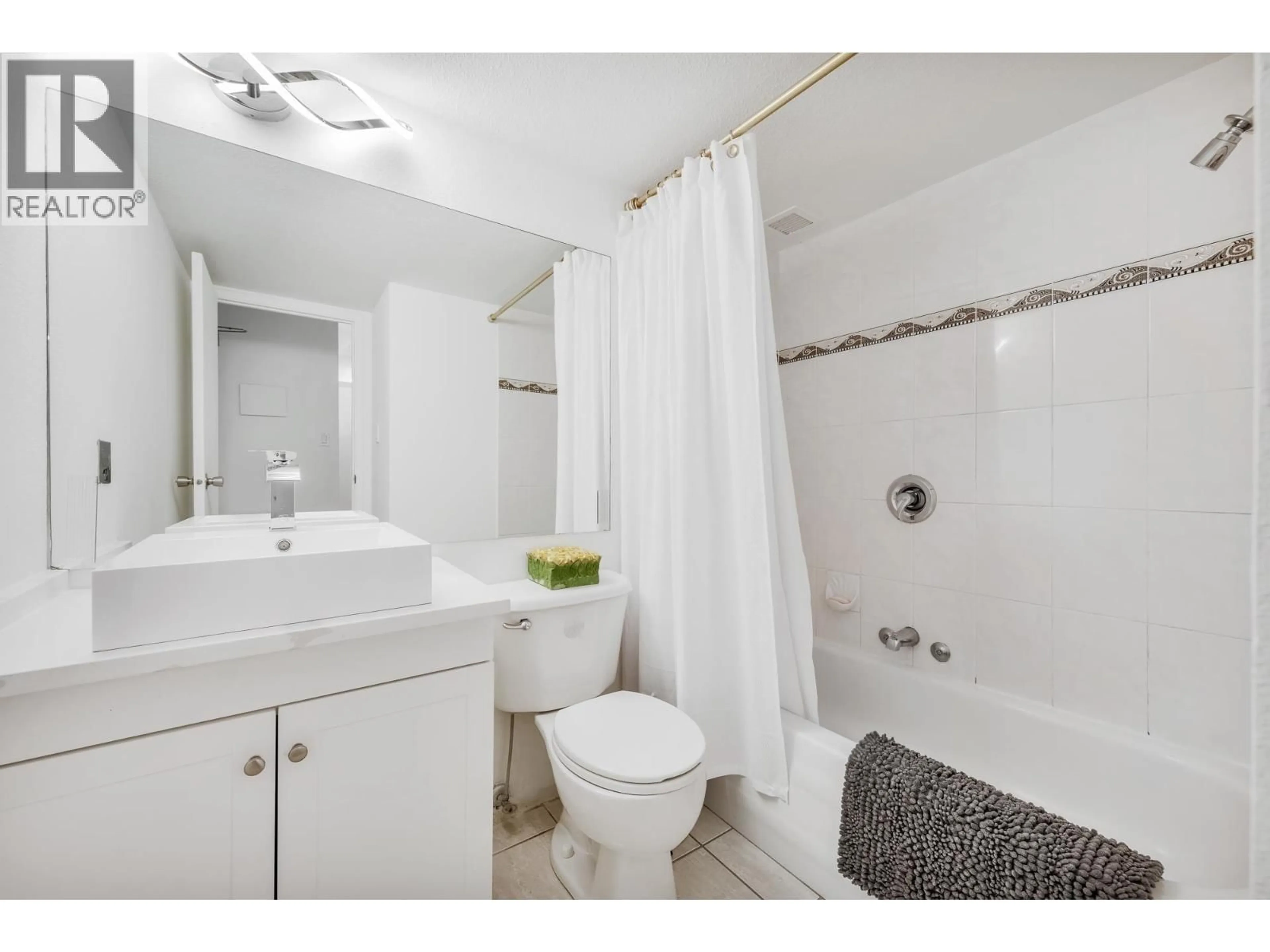 Standard bathroom, ceramic/tile floor for 209 - 1330 BURRARD STREET, Vancouver British Columbia V6Z2B8