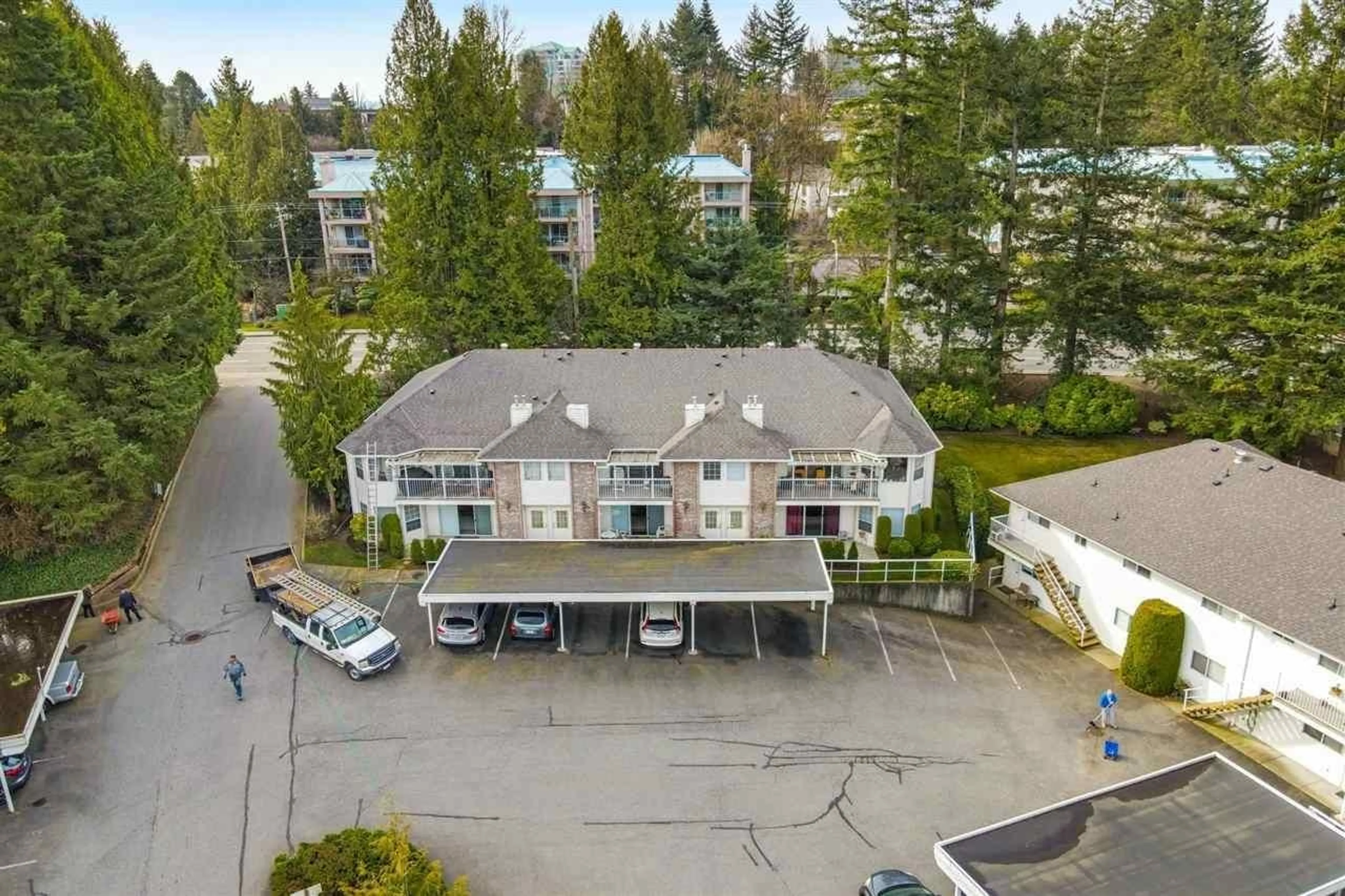 A pic from outside/outdoor area/front of a property/back of a property/a pic from drone, mountain view for 39 - 33123 GEORGE FERGUSON WAY, Abbotsford British Columbia V2S2L6