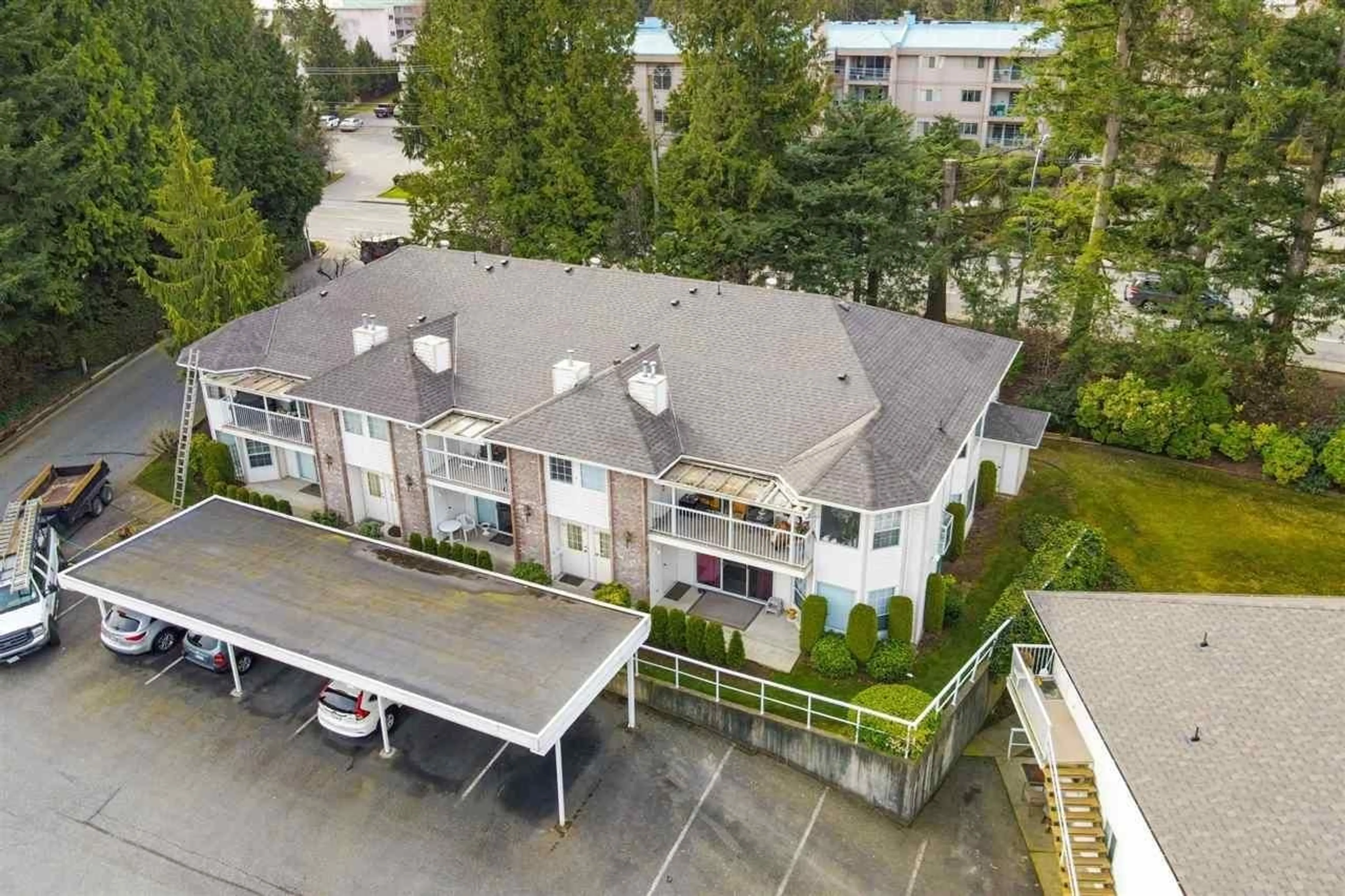 A pic from outside/outdoor area/front of a property/back of a property/a pic from drone, unknown for 39 - 33123 GEORGE FERGUSON WAY, Abbotsford British Columbia V2S2L6
