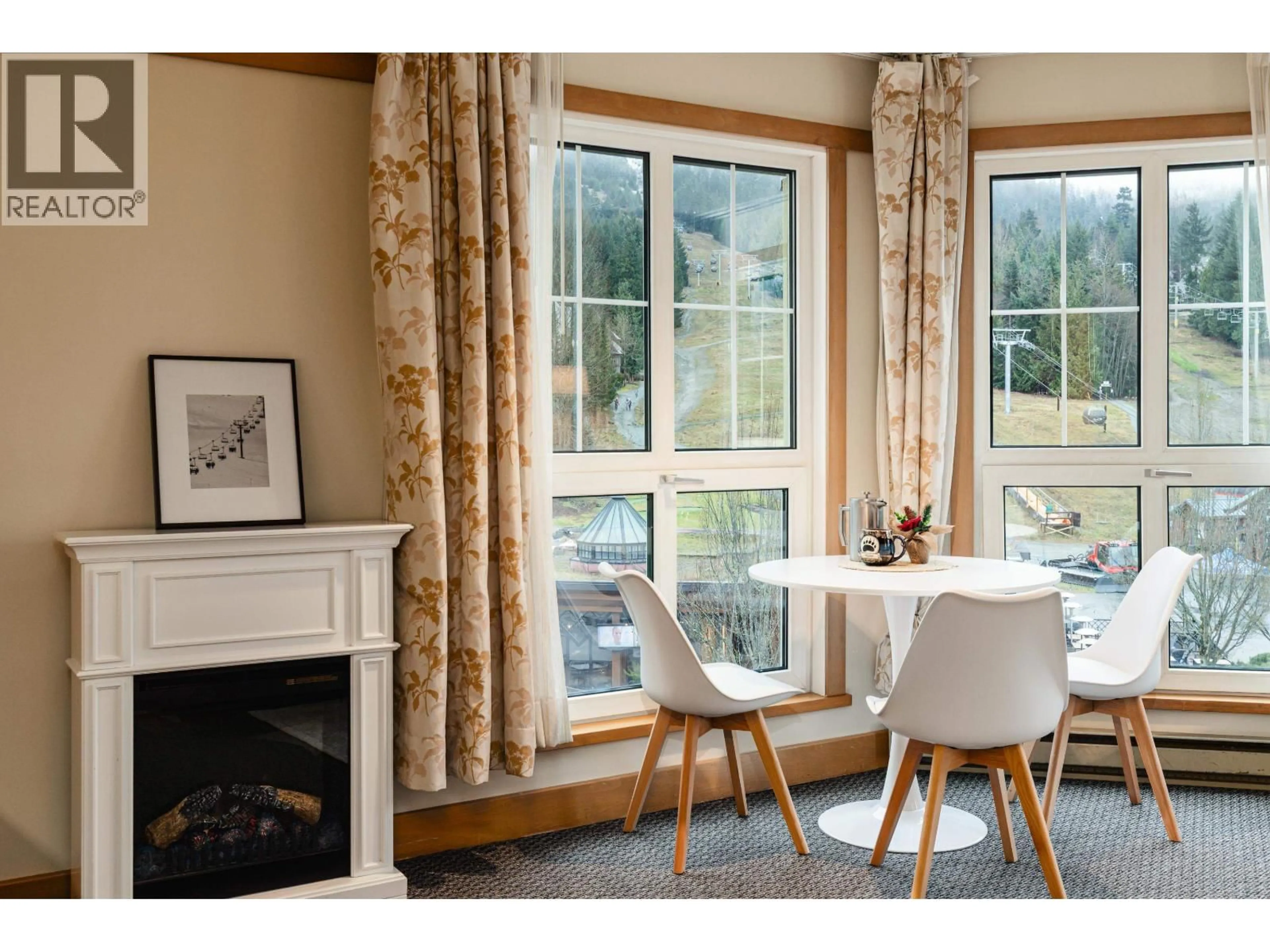 Dining room, wood/laminate floor for 404 - 4557 BLACKCOMB WAY, Whistler British Columbia V8E0Y2
