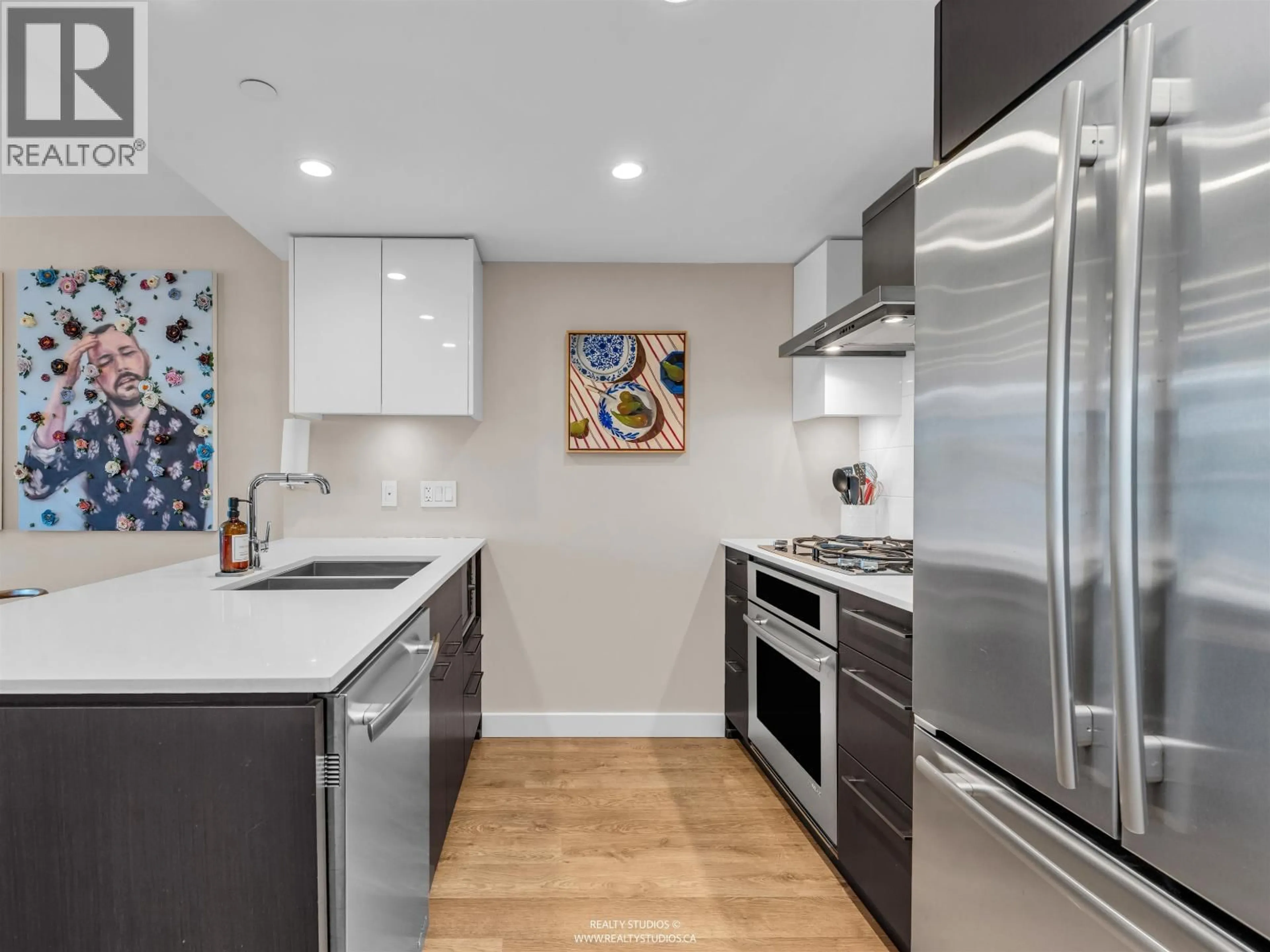 Contemporary kitchen, unknown for 306 - 1618 QUEBEC STREET, Vancouver British Columbia V6A0C5