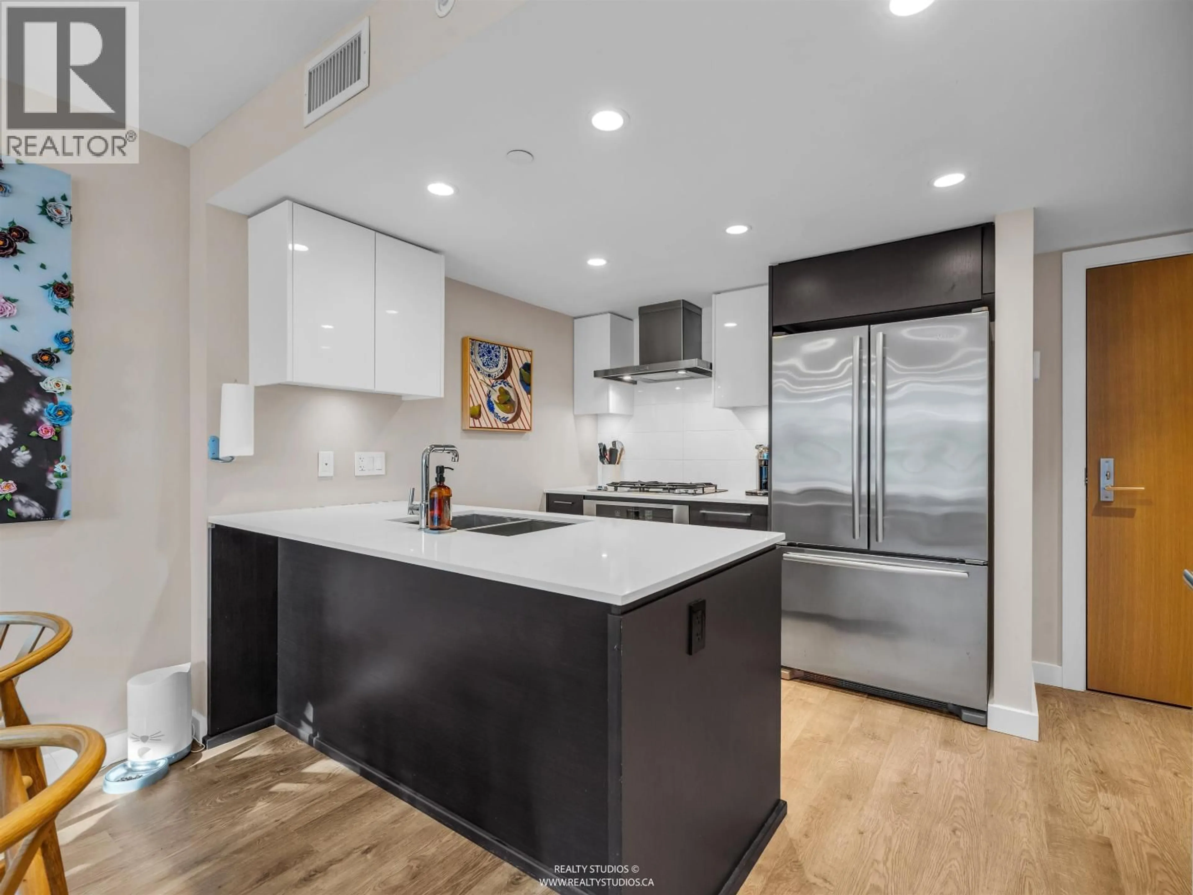 Contemporary kitchen, unknown for 306 - 1618 QUEBEC STREET, Vancouver British Columbia V6A0C5
