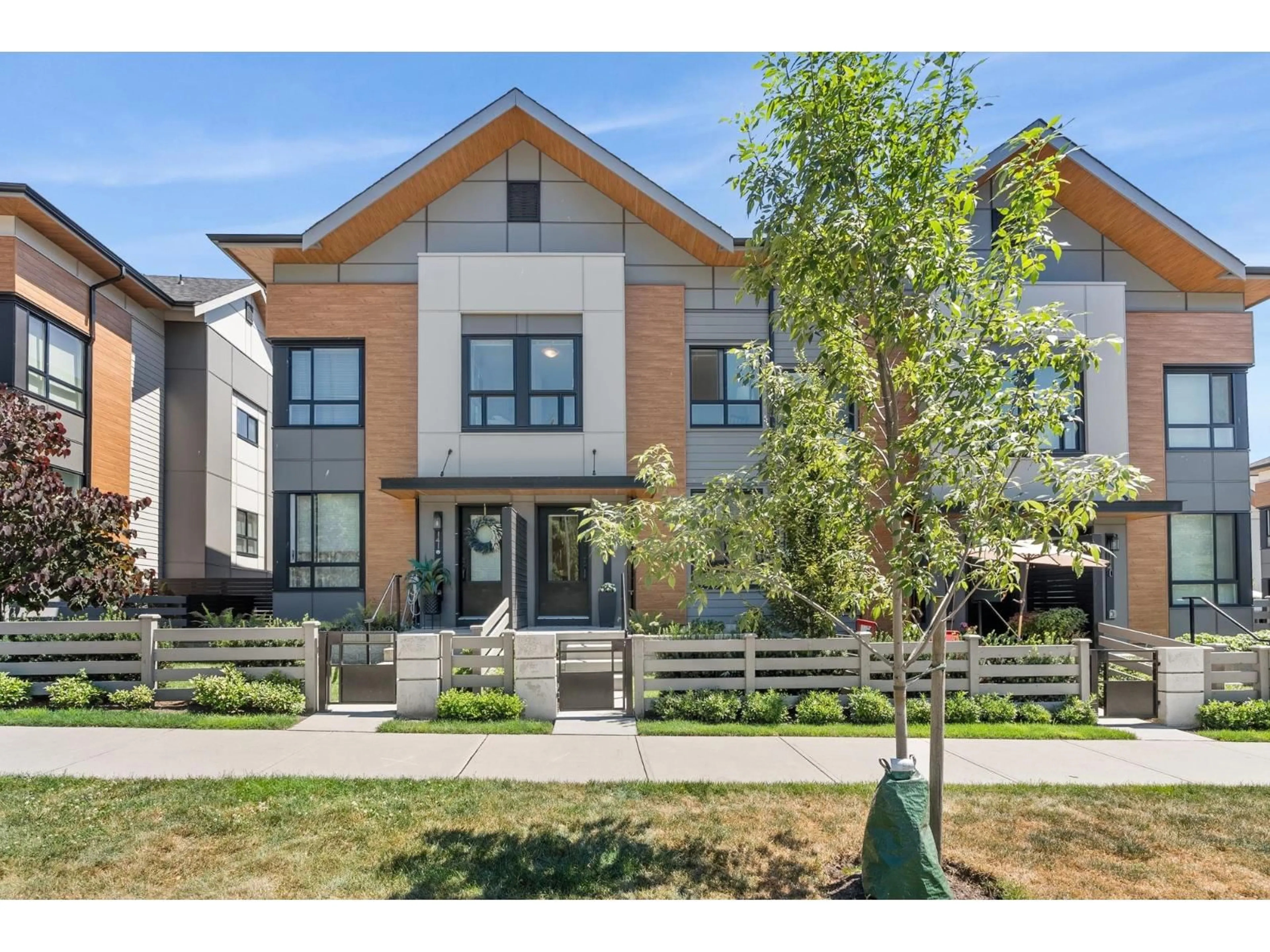 Home with brick exterior material, street for 142 - 15111 EDMUND DRIVE, Surrey British Columbia V3S0A5